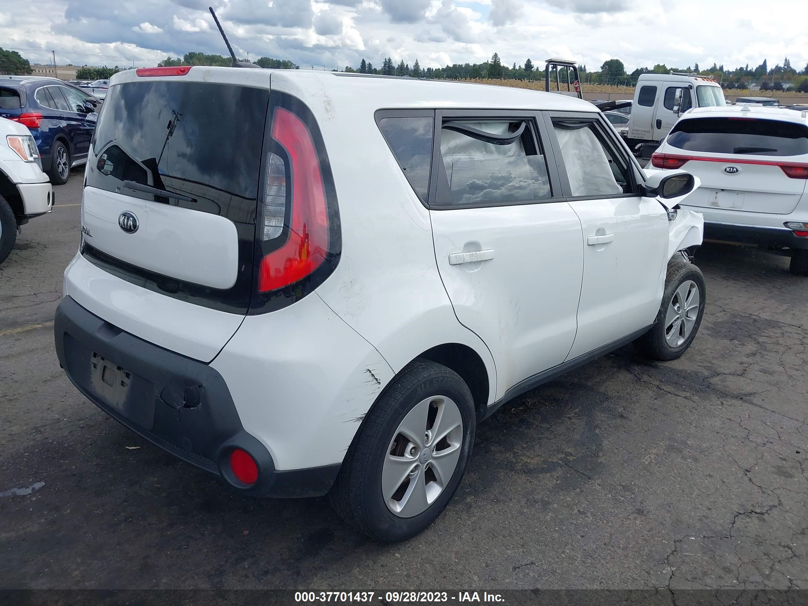 Photo 3 VIN: KNDJN2A2XF7231845 - KIA SOUL 