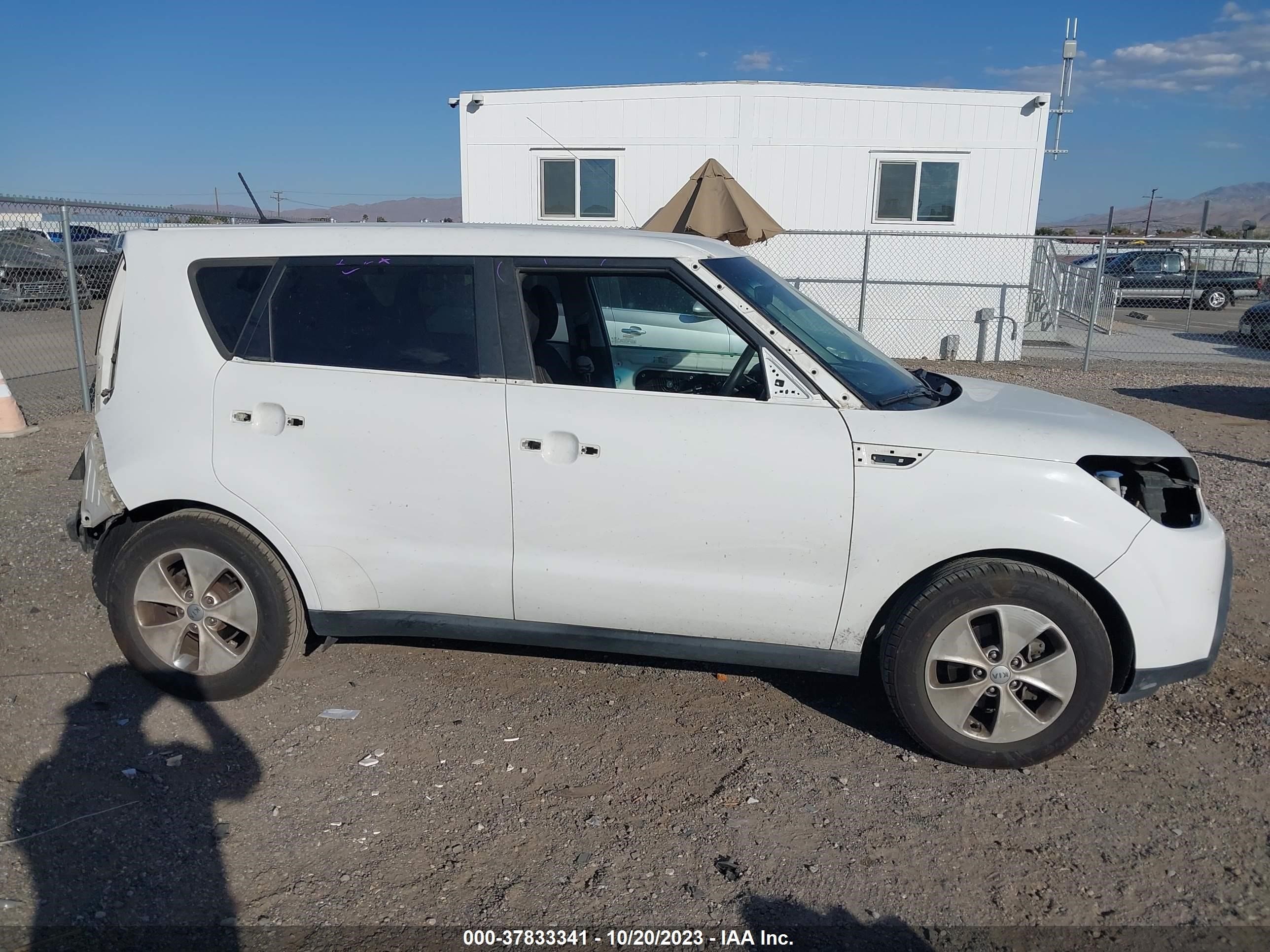 Photo 12 VIN: KNDJN2A2XG7281131 - KIA SOUL 