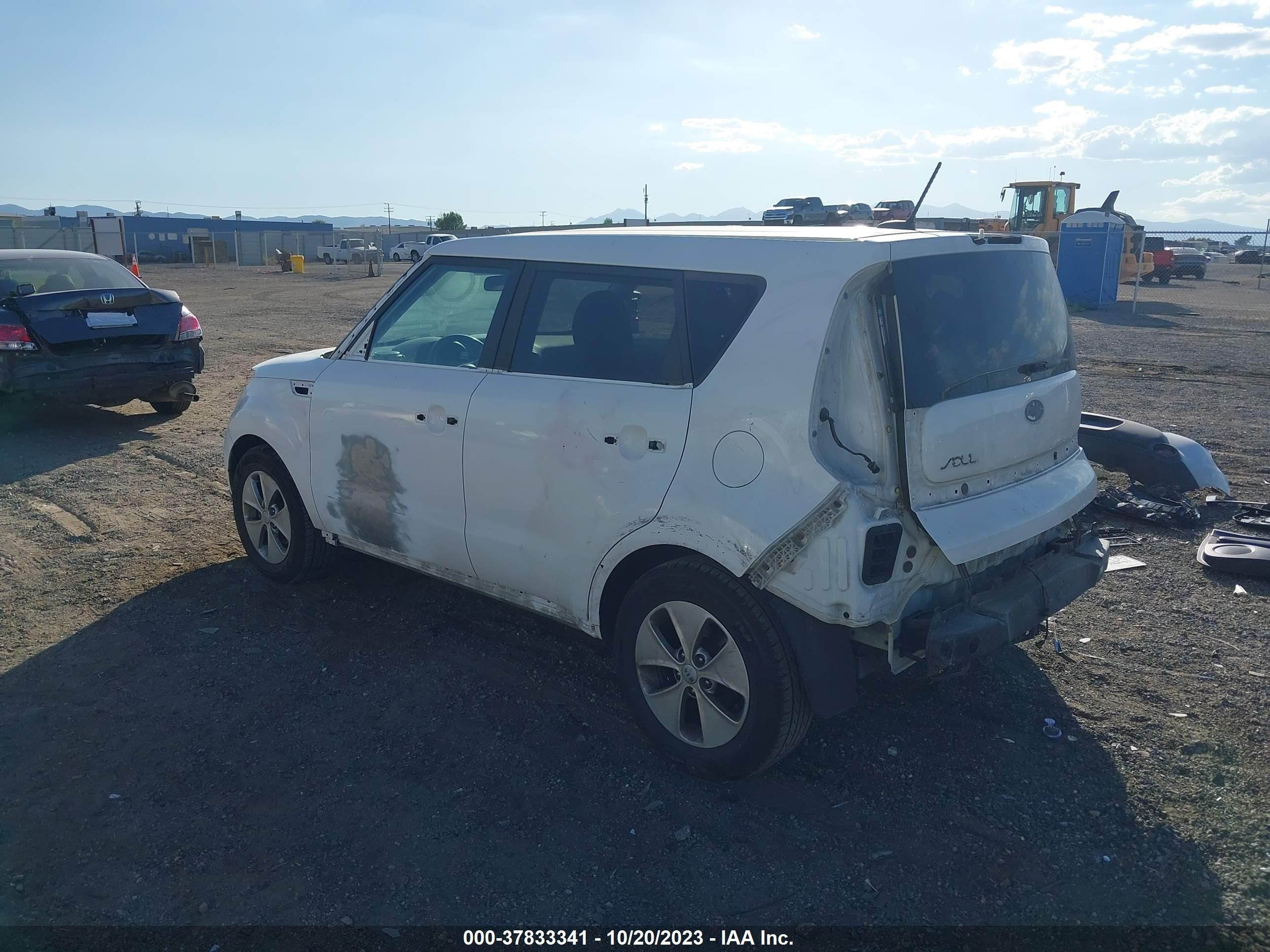 Photo 2 VIN: KNDJN2A2XG7281131 - KIA SOUL 