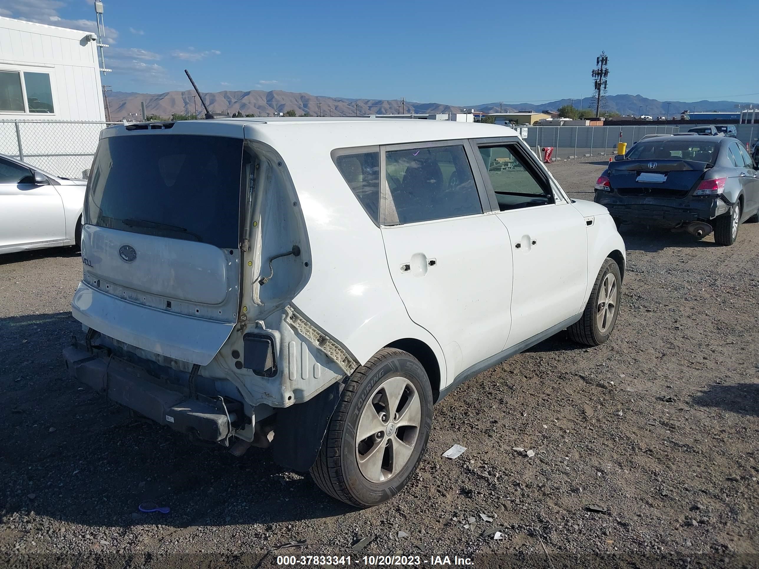 Photo 3 VIN: KNDJN2A2XG7281131 - KIA SOUL 