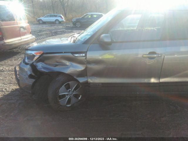 Photo 5 VIN: KNDJN2A2XG7284529 - KIA SOUL 