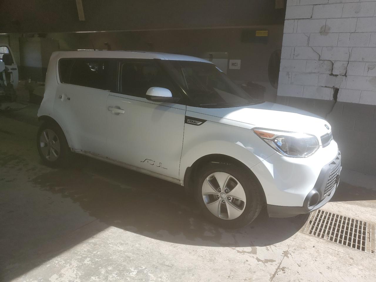 Photo 3 VIN: KNDJN2A2XG7355213 - KIA SOUL 