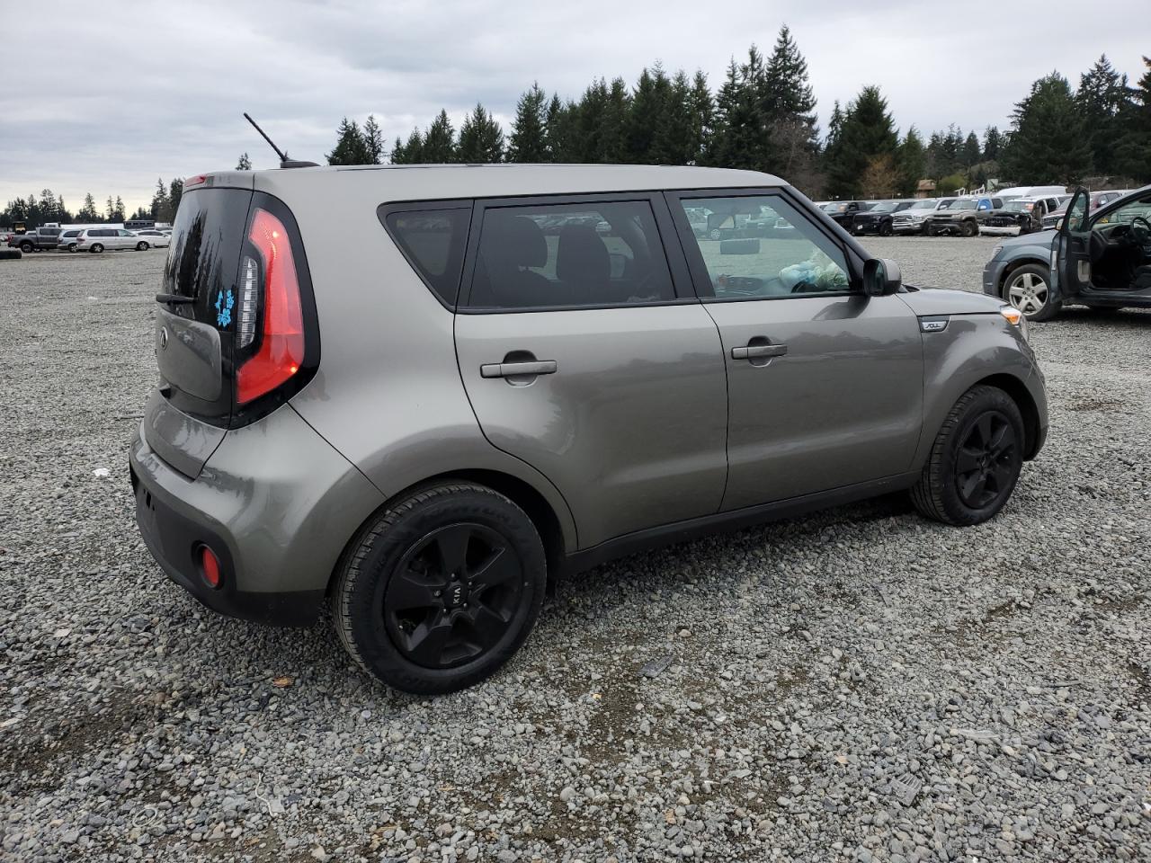 Photo 2 VIN: KNDJN2A2XH7428257 - KIA SOUL 