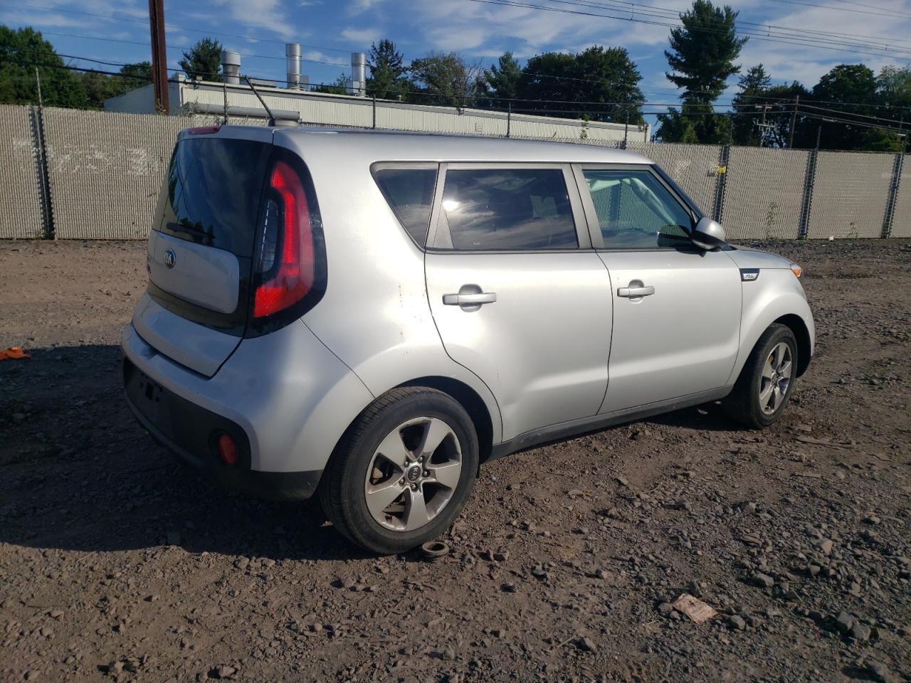 Photo 2 VIN: KNDJN2A2XJ7561980 - KIA SOUL 