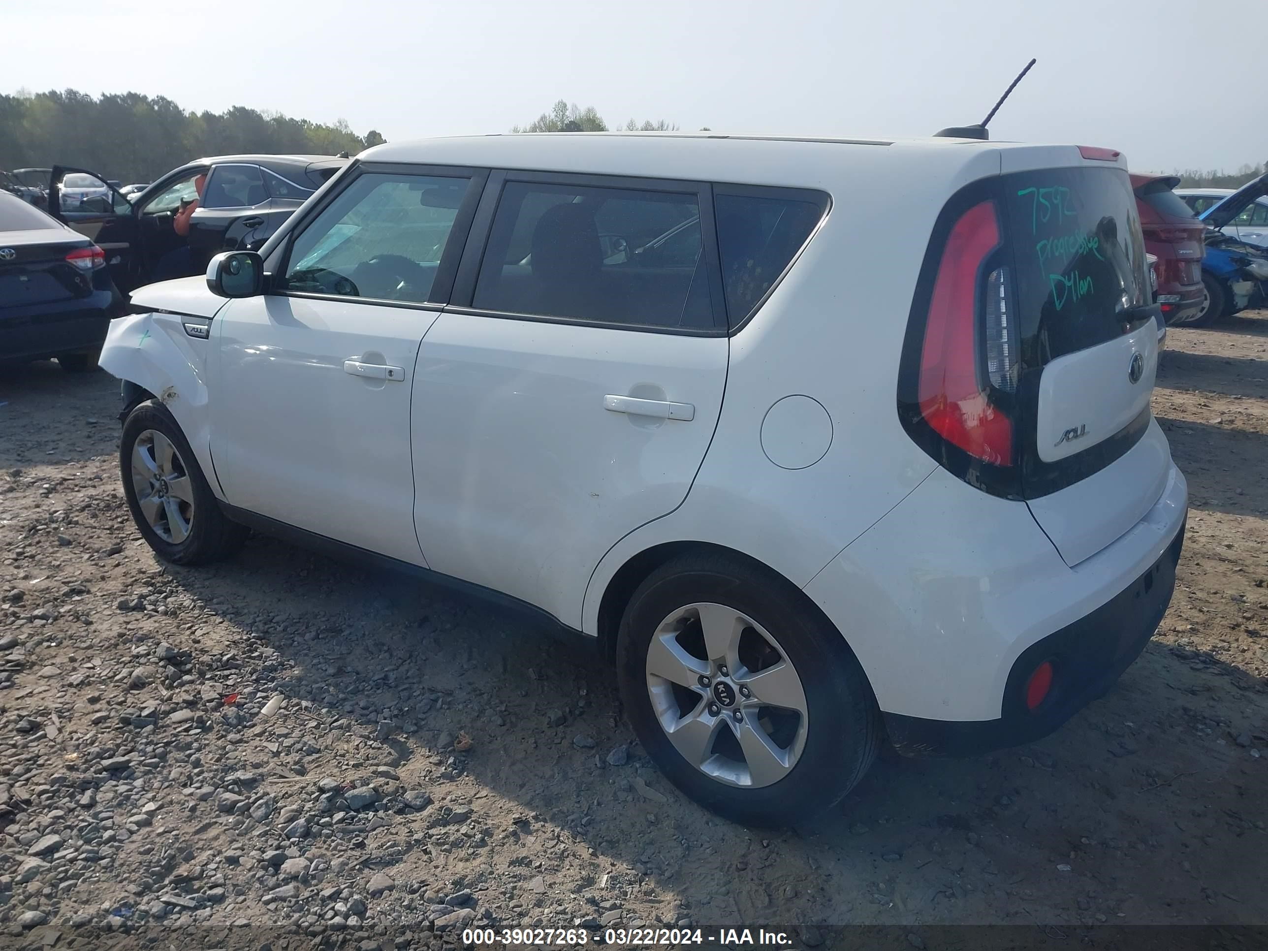 Photo 2 VIN: KNDJN2A2XJ7563888 - KIA SOUL 