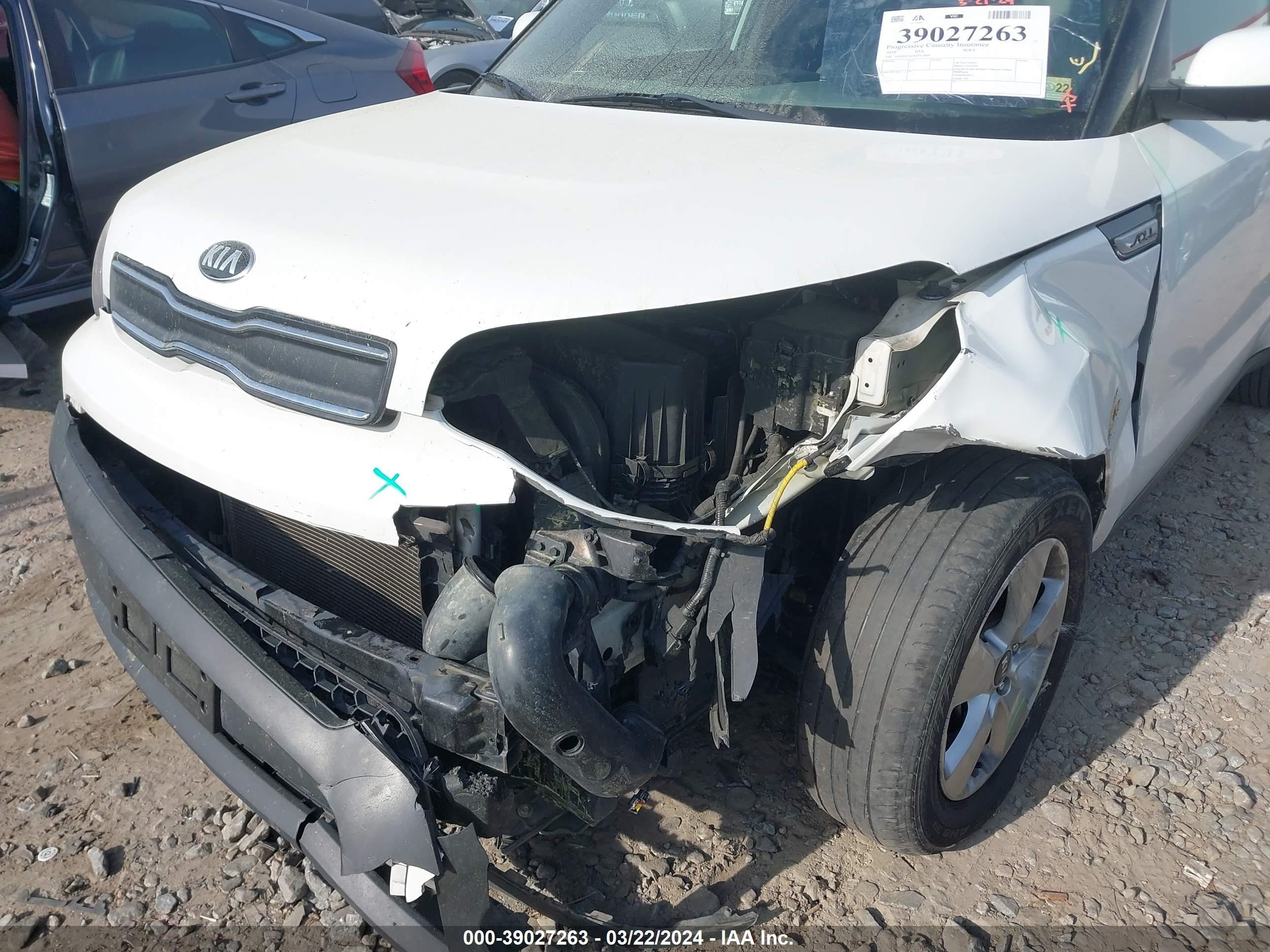 Photo 5 VIN: KNDJN2A2XJ7563888 - KIA SOUL 