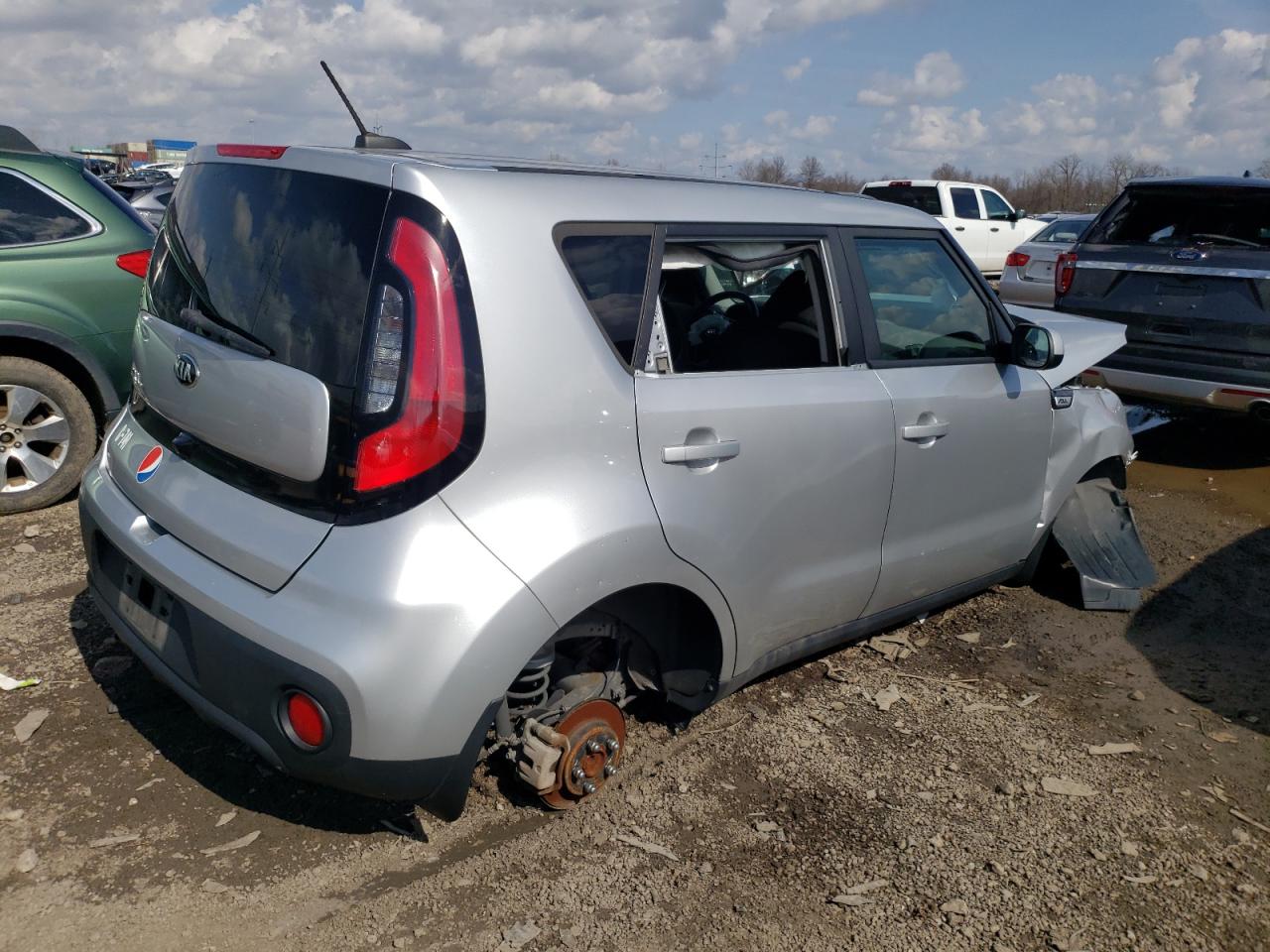 Photo 2 VIN: KNDJN2A2XK7002110 - KIA SOUL 