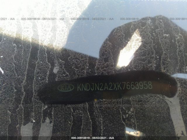 Photo 8 VIN: KNDJN2A2XK7663958 - KIA SOUL 