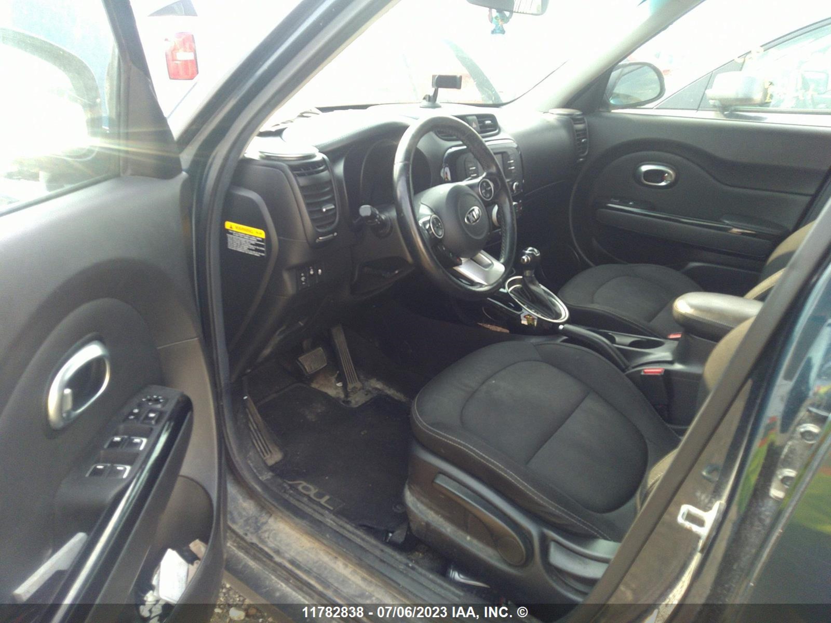 Photo 4 VIN: KNDJP3A50J7564266 - KIA SOUL 