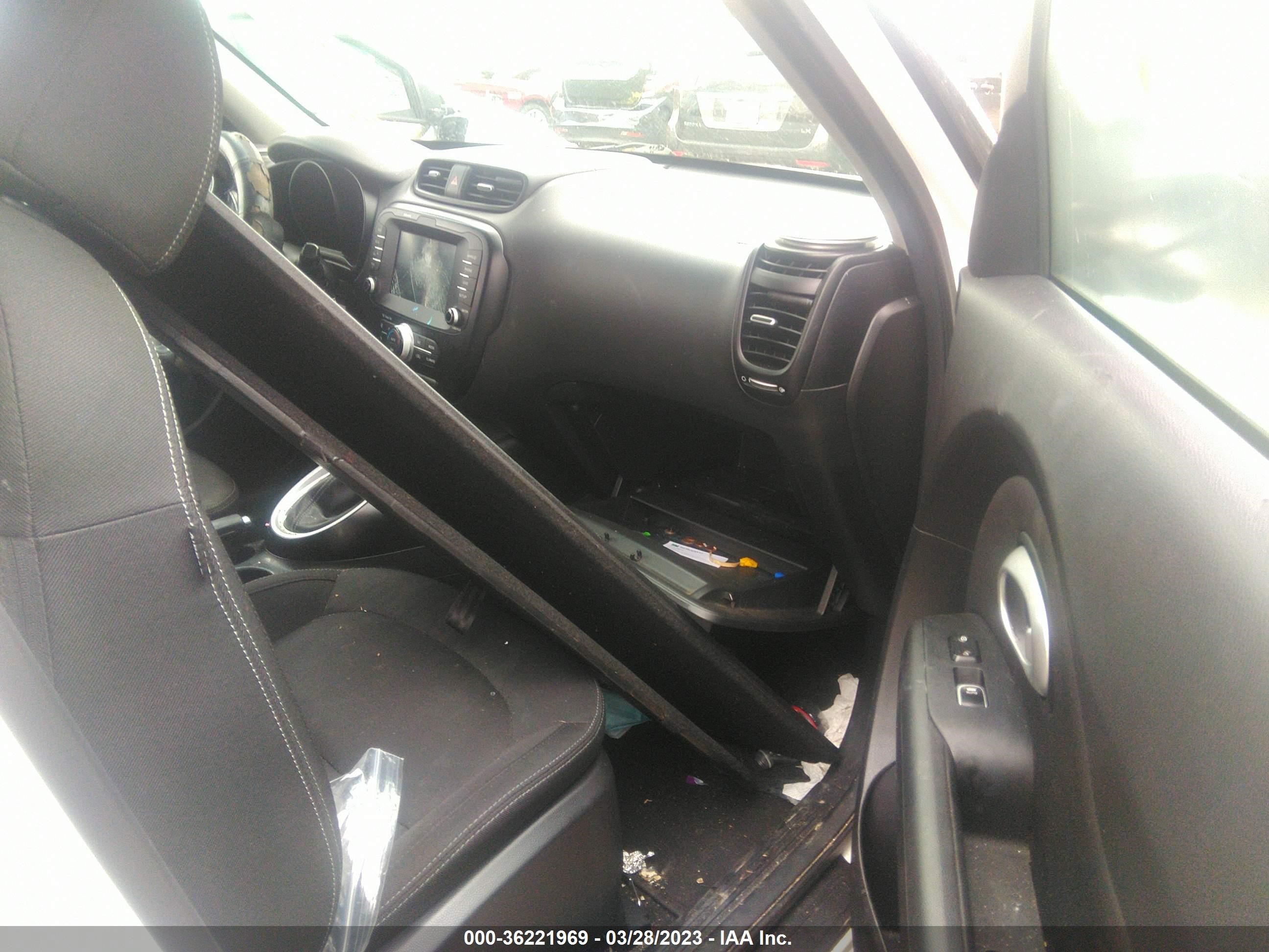 Photo 4 VIN: KNDJP3A50J7596862 - KIA SOUL 