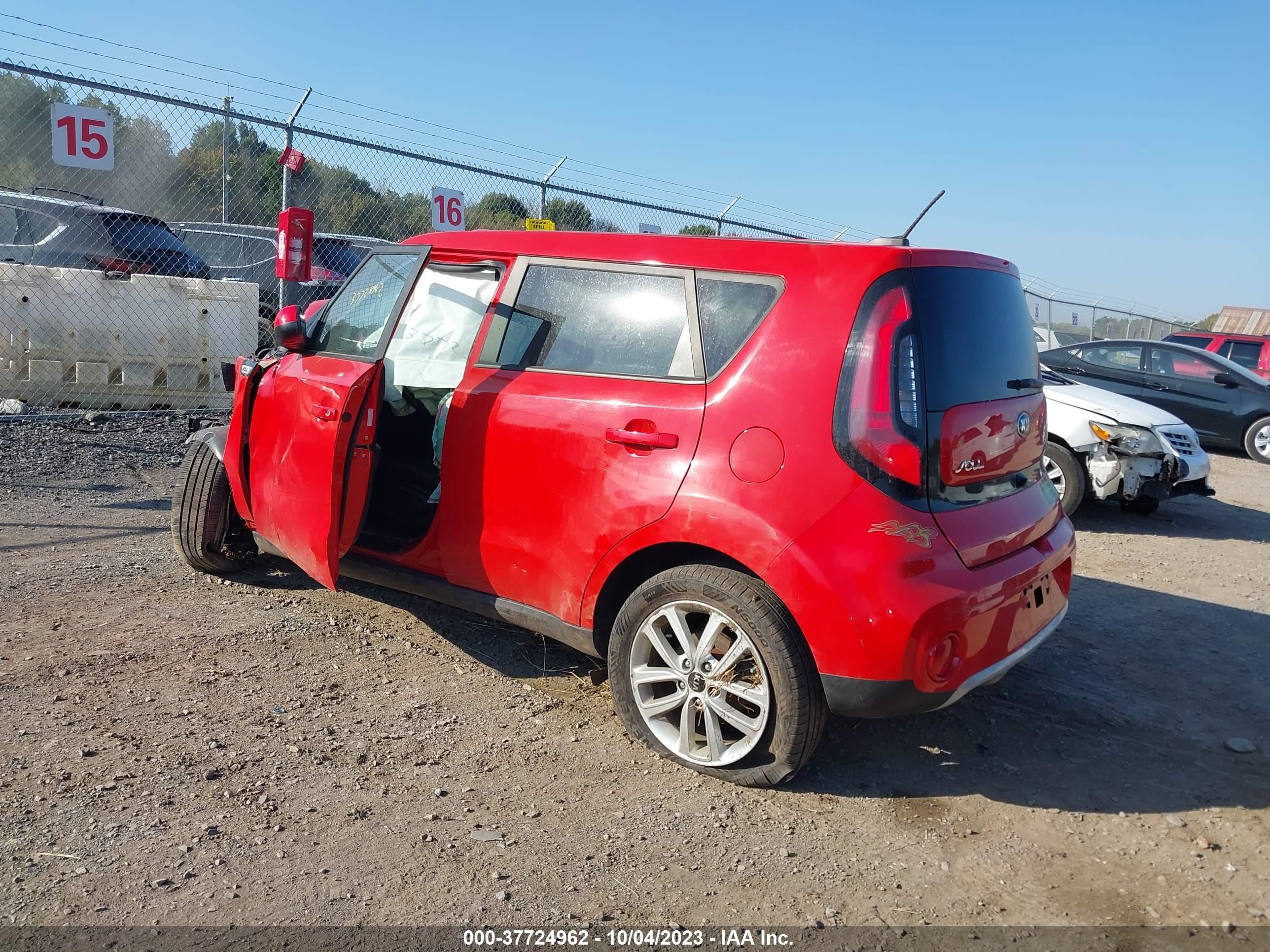 Photo 2 VIN: KNDJP3A51H7416895 - KIA SOUL 