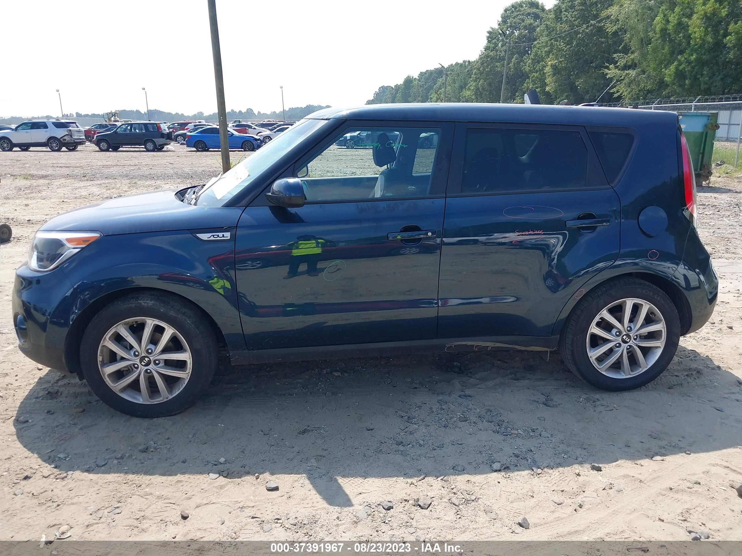 Photo 13 VIN: KNDJP3A51J7592125 - KIA SOUL 