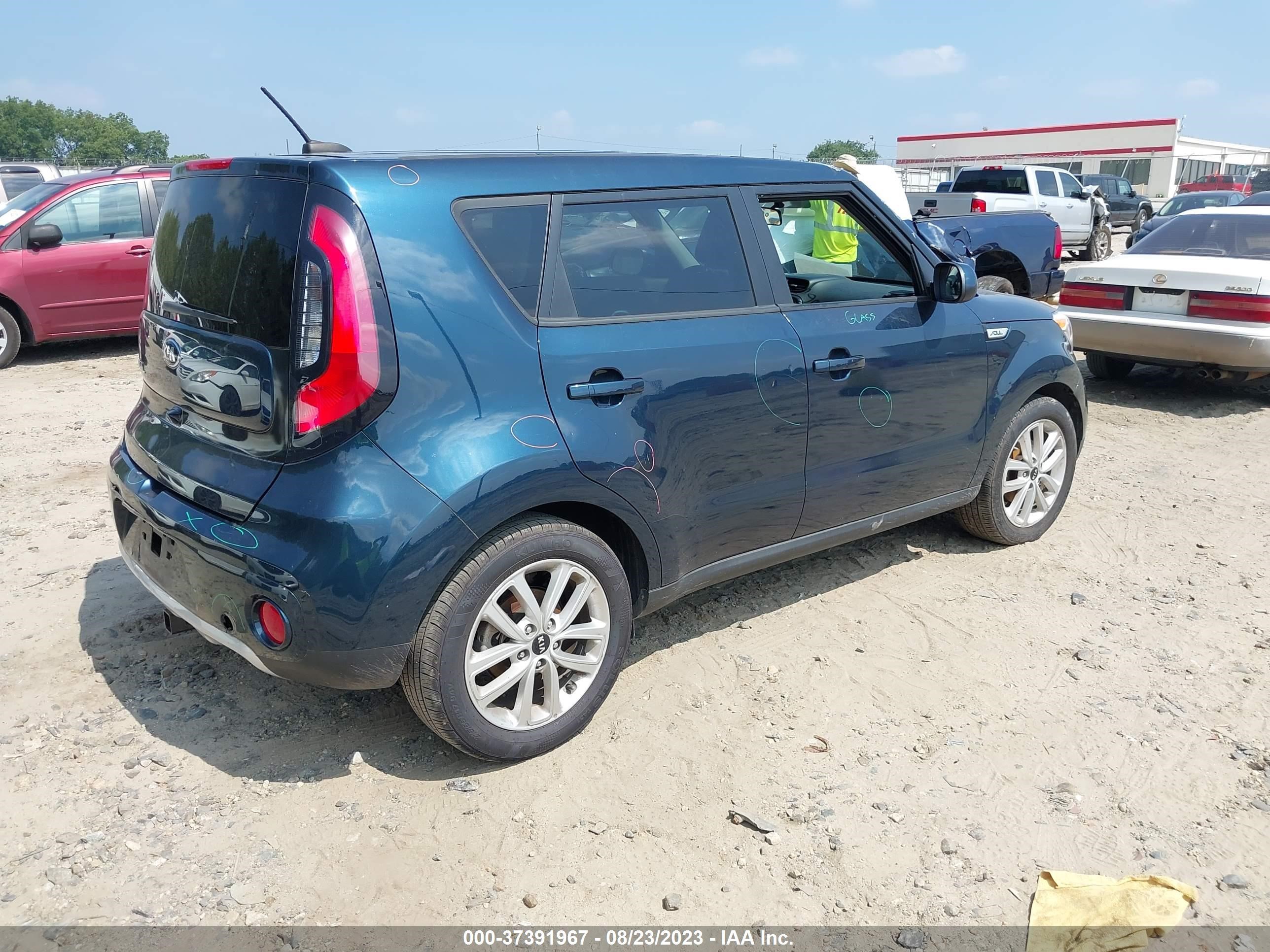 Photo 3 VIN: KNDJP3A51J7592125 - KIA SOUL 