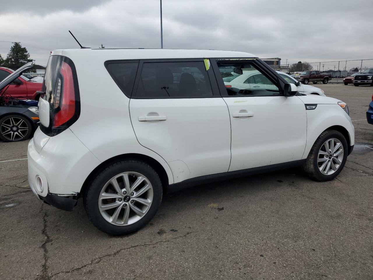 Photo 2 VIN: KNDJP3A51J7893249 - KIA SOUL 