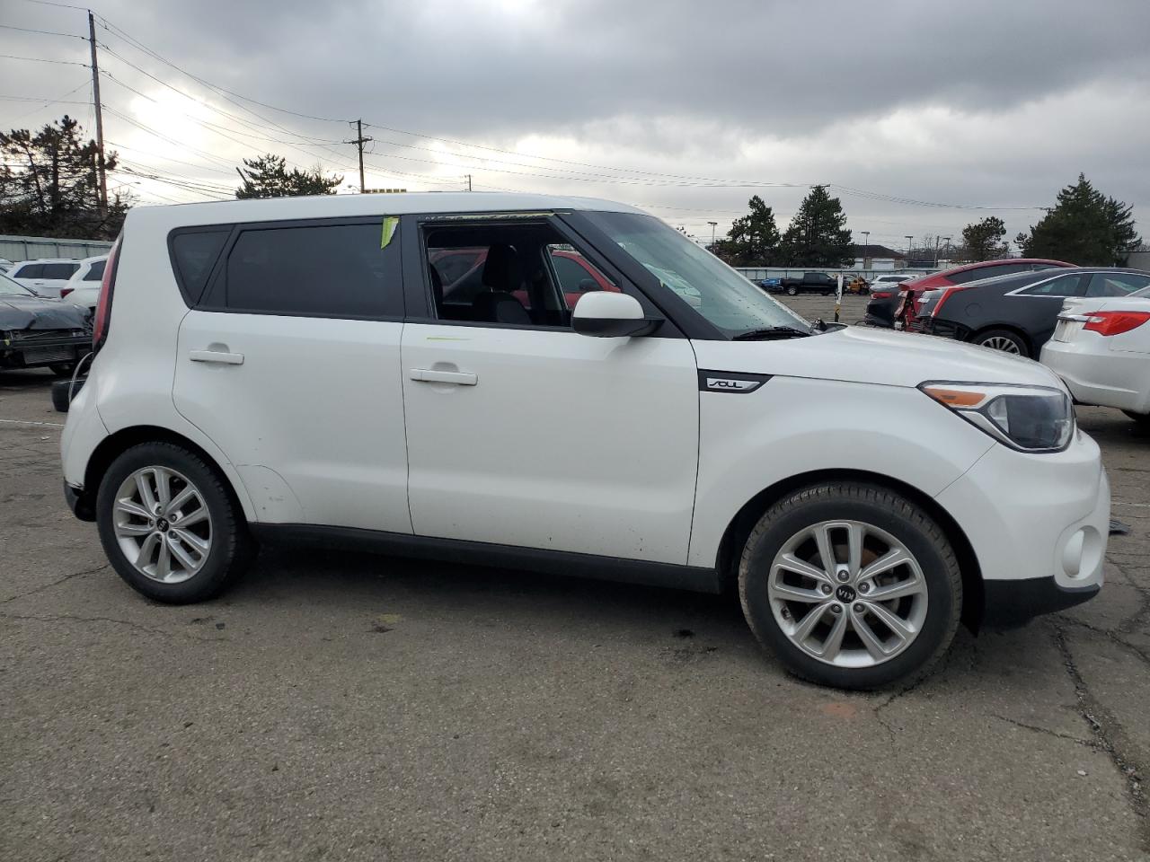 Photo 3 VIN: KNDJP3A51J7893249 - KIA SOUL 