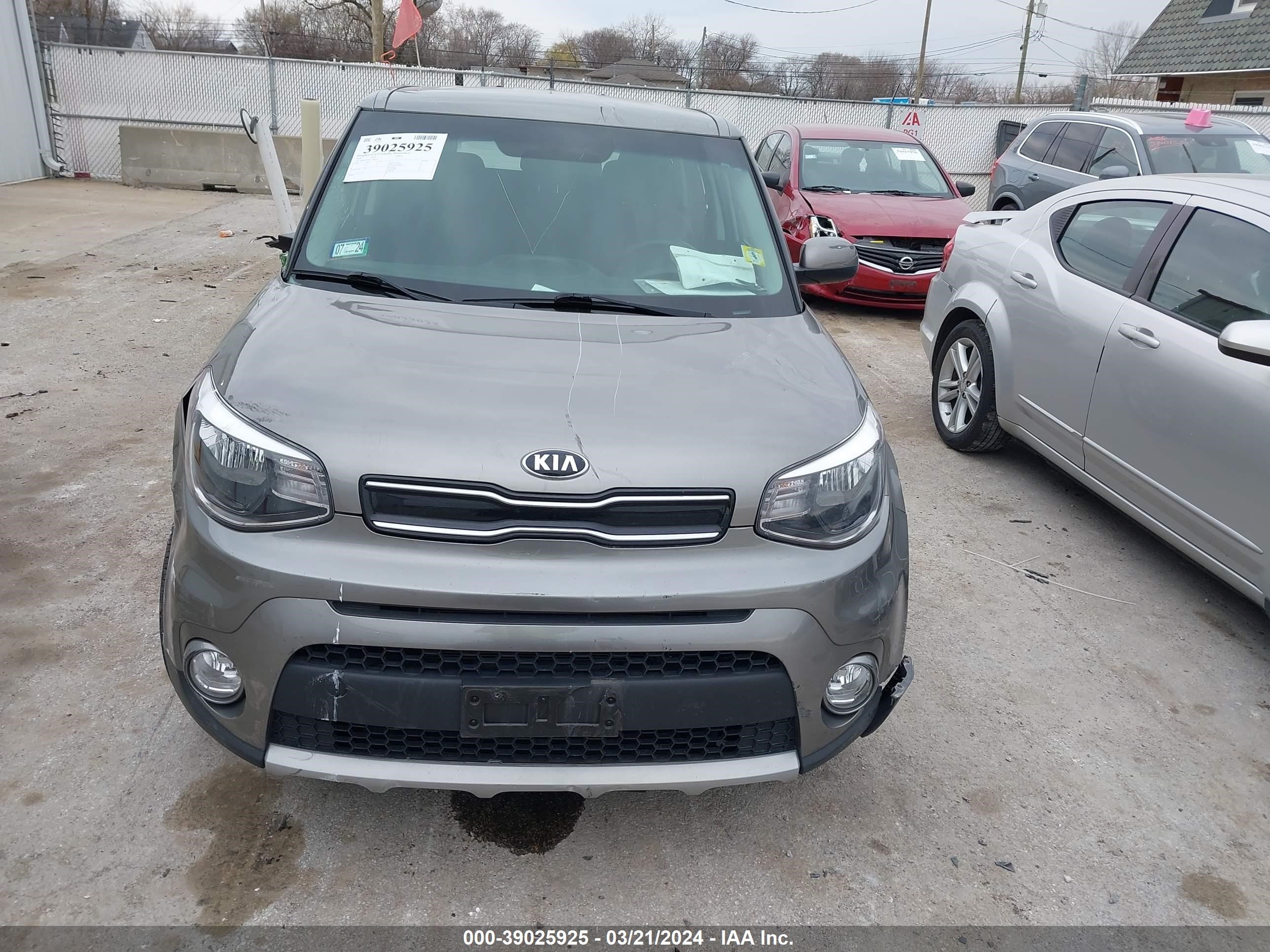 Photo 10 VIN: KNDJP3A51K7698219 - KIA SOUL 