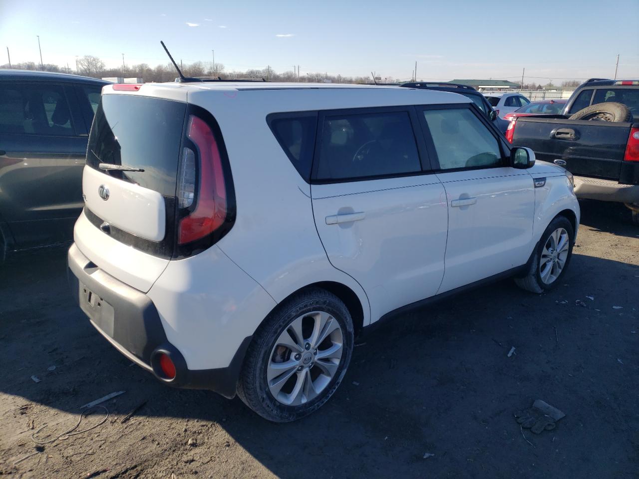 Photo 2 VIN: KNDJP3A52F7123584 - KIA SOUL 