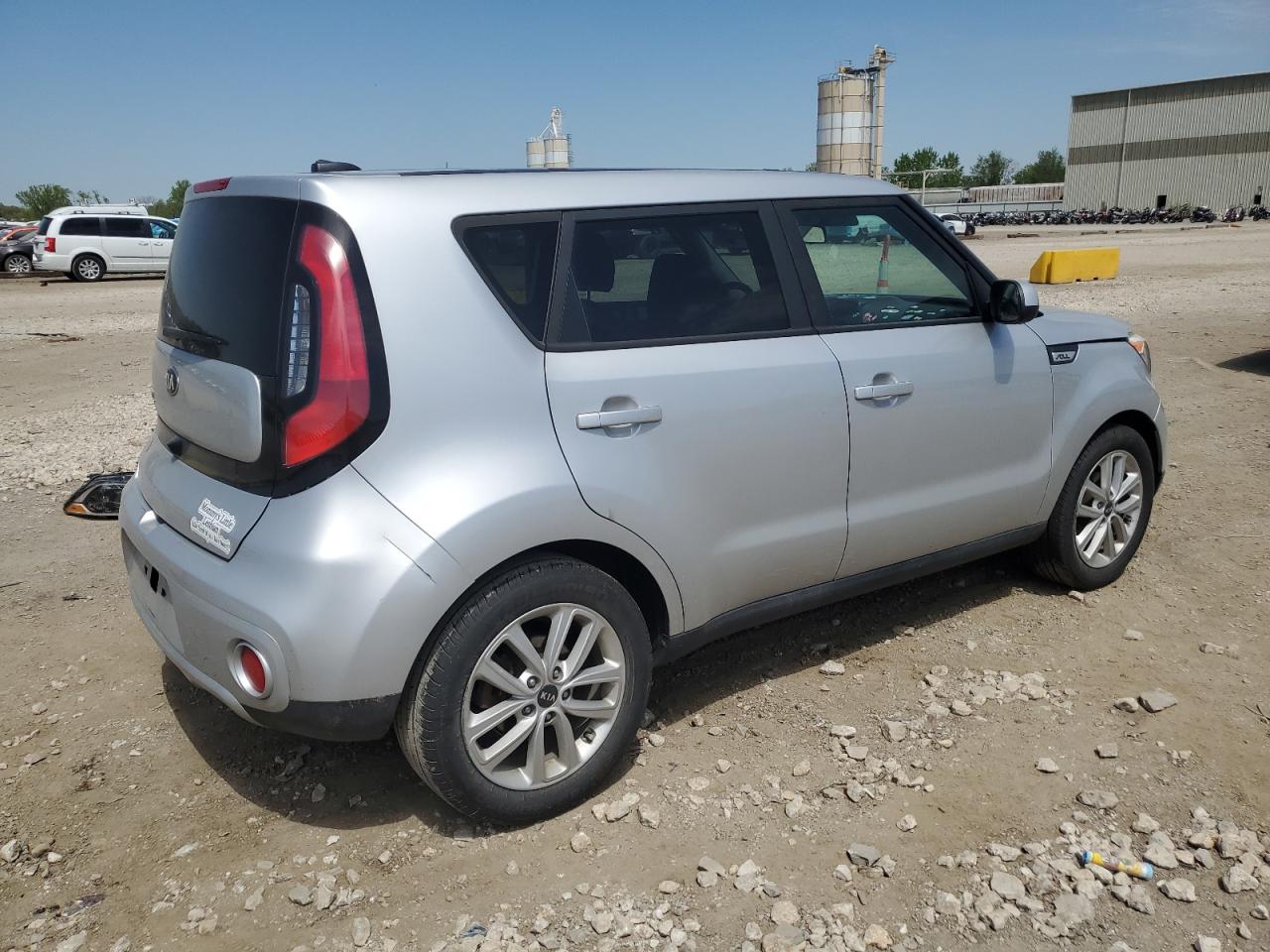 Photo 2 VIN: KNDJP3A52J7510628 - KIA SOUL 