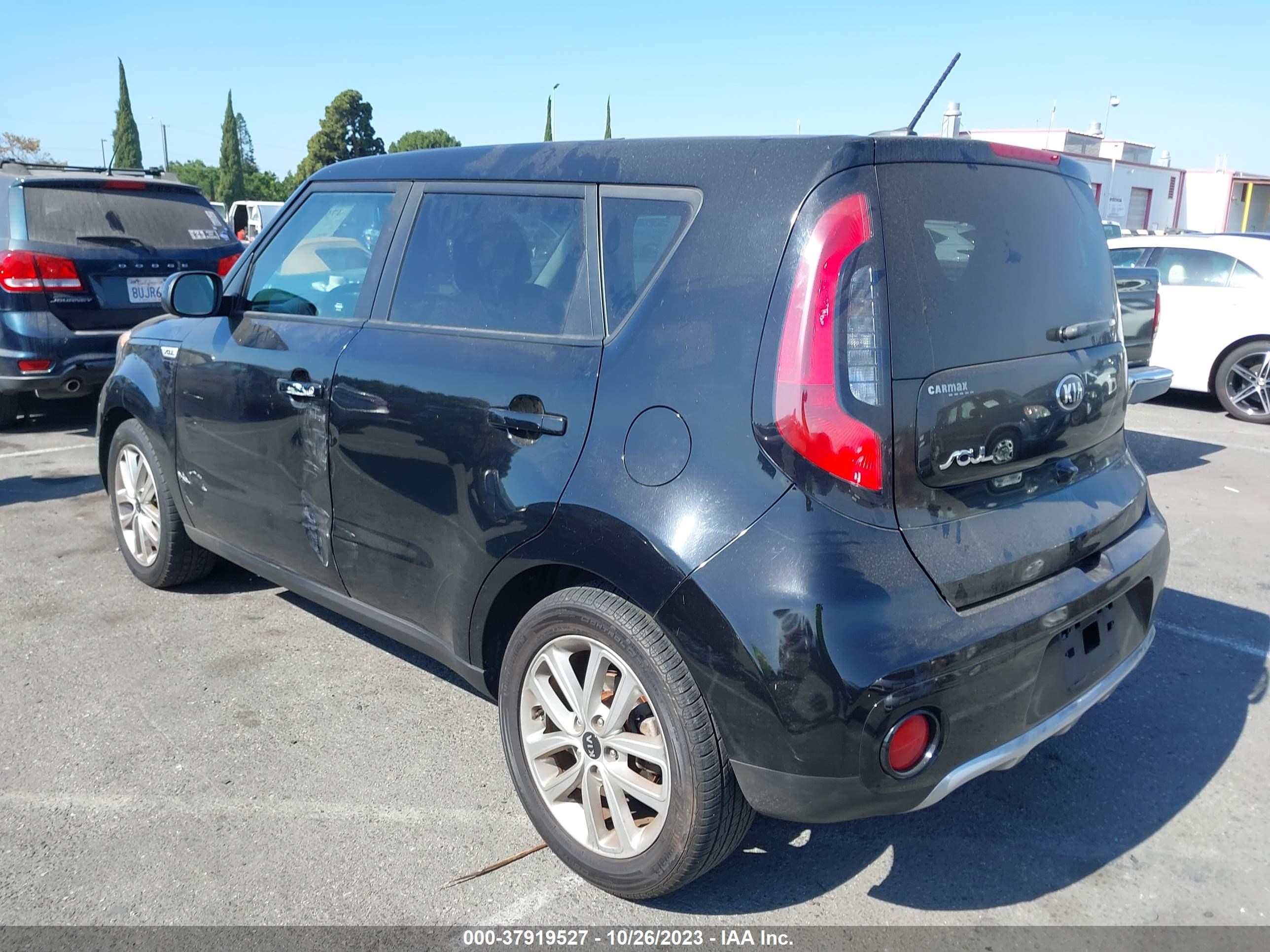 Photo 2 VIN: KNDJP3A52J7530457 - KIA SOUL 