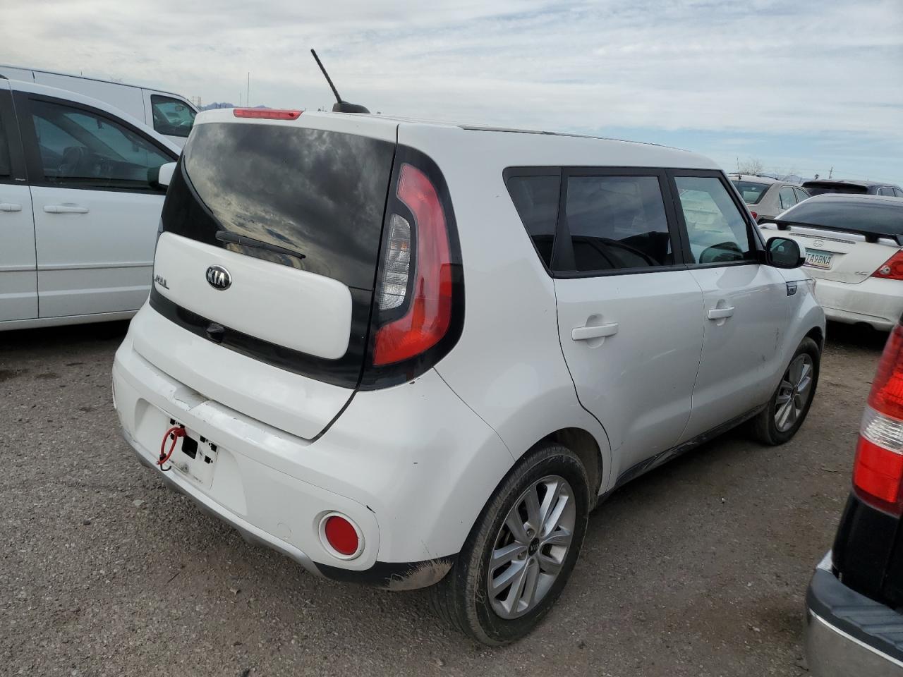 Photo 2 VIN: KNDJP3A52J7575169 - KIA SOUL 