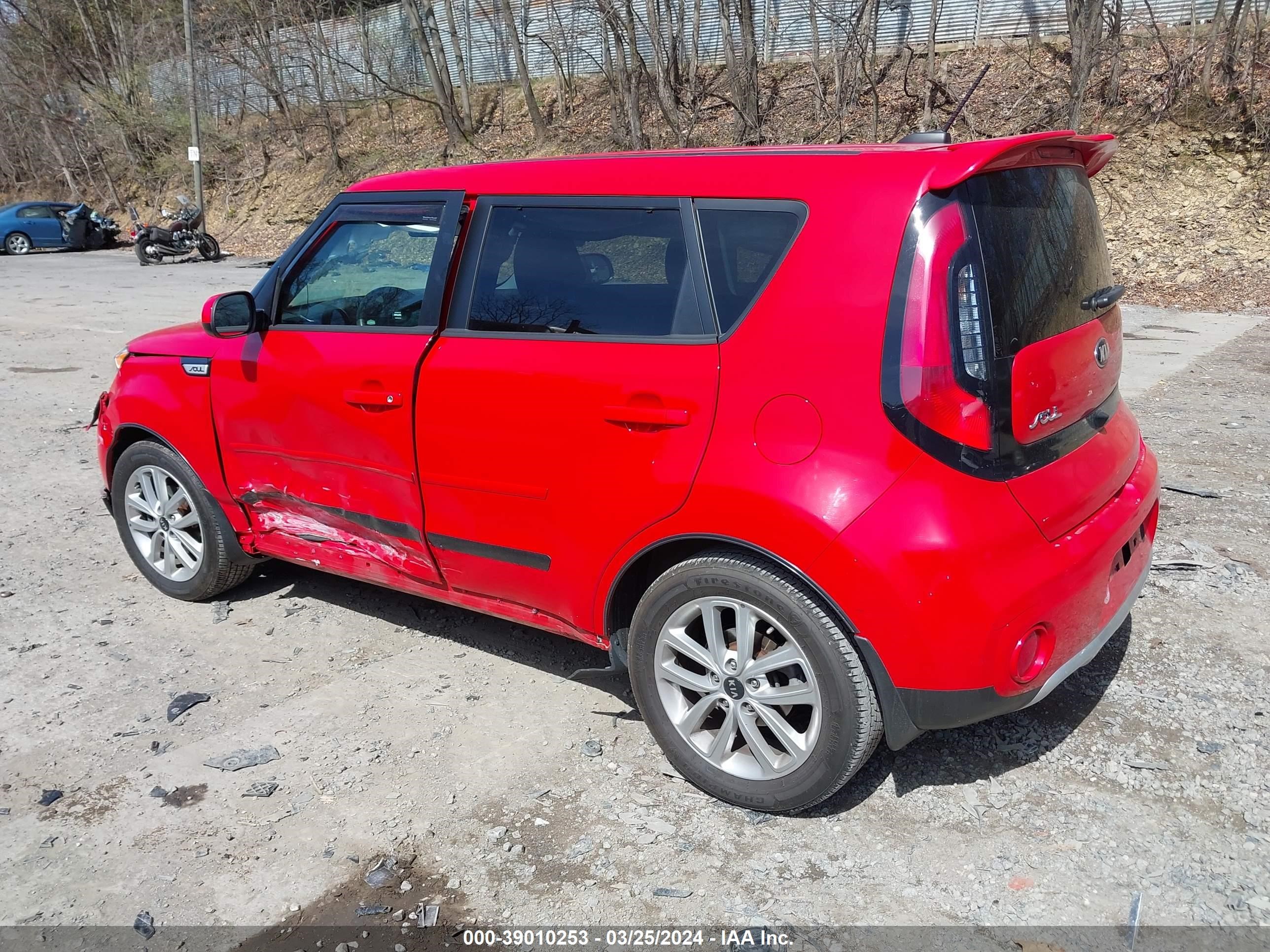 Photo 2 VIN: KNDJP3A52J7592747 - KIA SOUL 