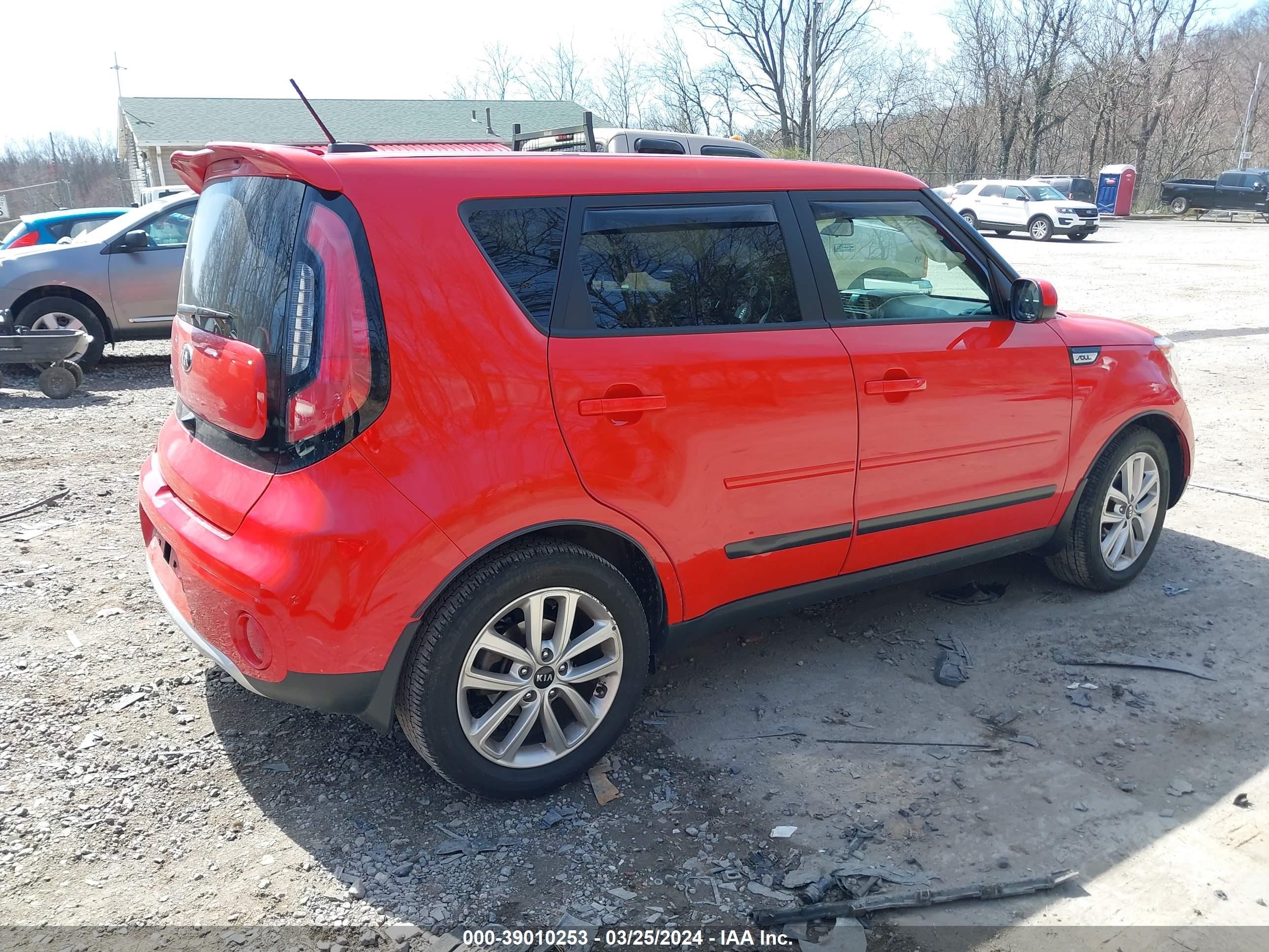 Photo 3 VIN: KNDJP3A52J7592747 - KIA SOUL 