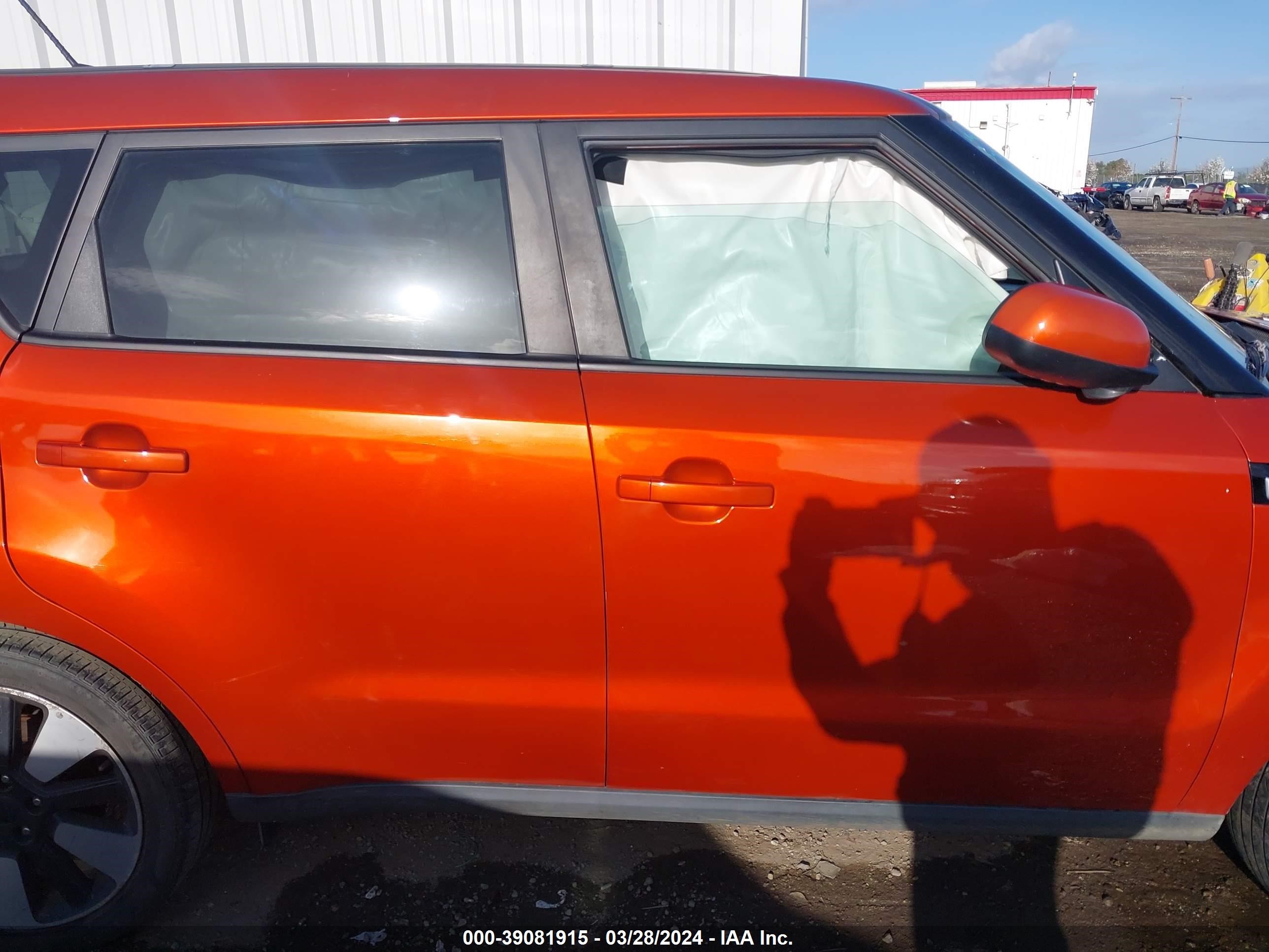 Photo 12 VIN: KNDJP3A52K7643911 - KIA SOUL 