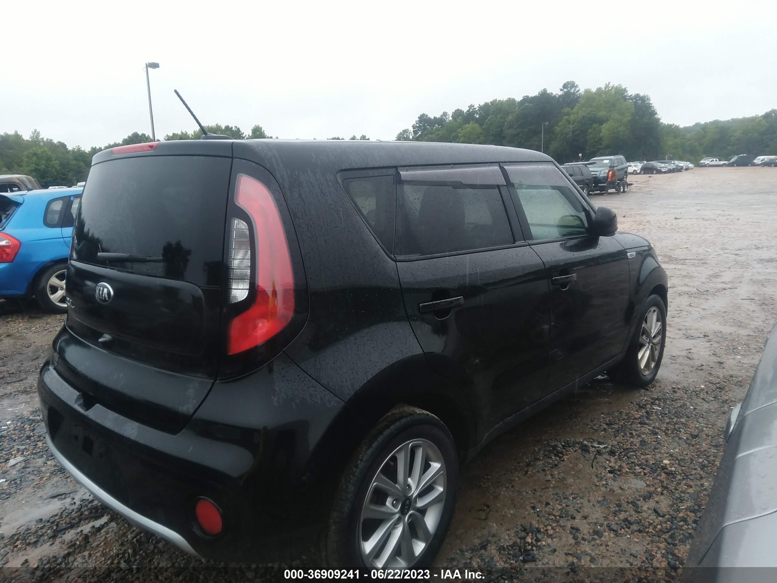 Photo 3 VIN: KNDJP3A53H7422987 - KIA SOUL 