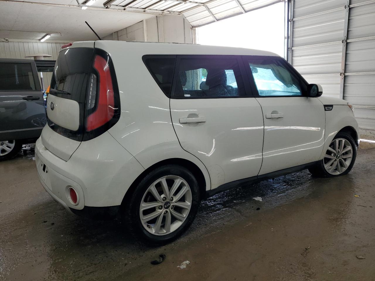 Photo 2 VIN: KNDJP3A53J7901562 - KIA SOUL 