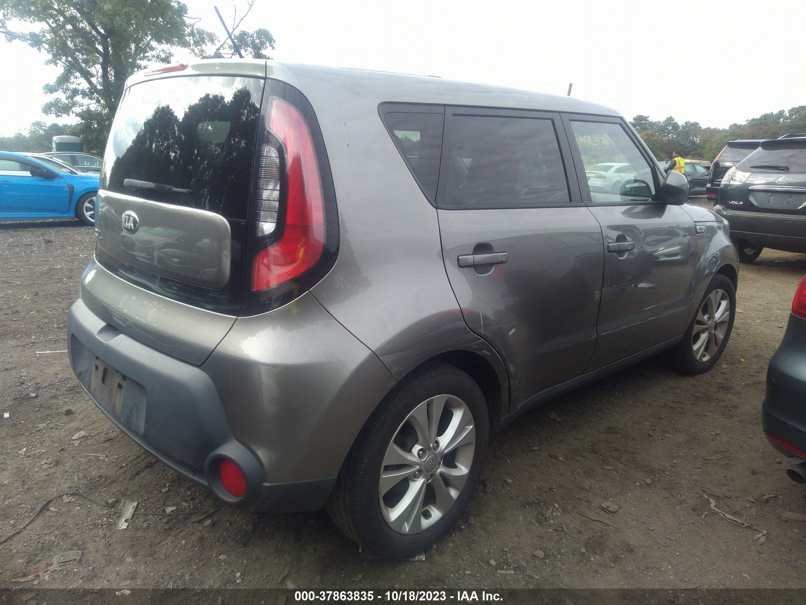 Photo 3 VIN: KNDJP3A54F7183186 - KIA SOUL 