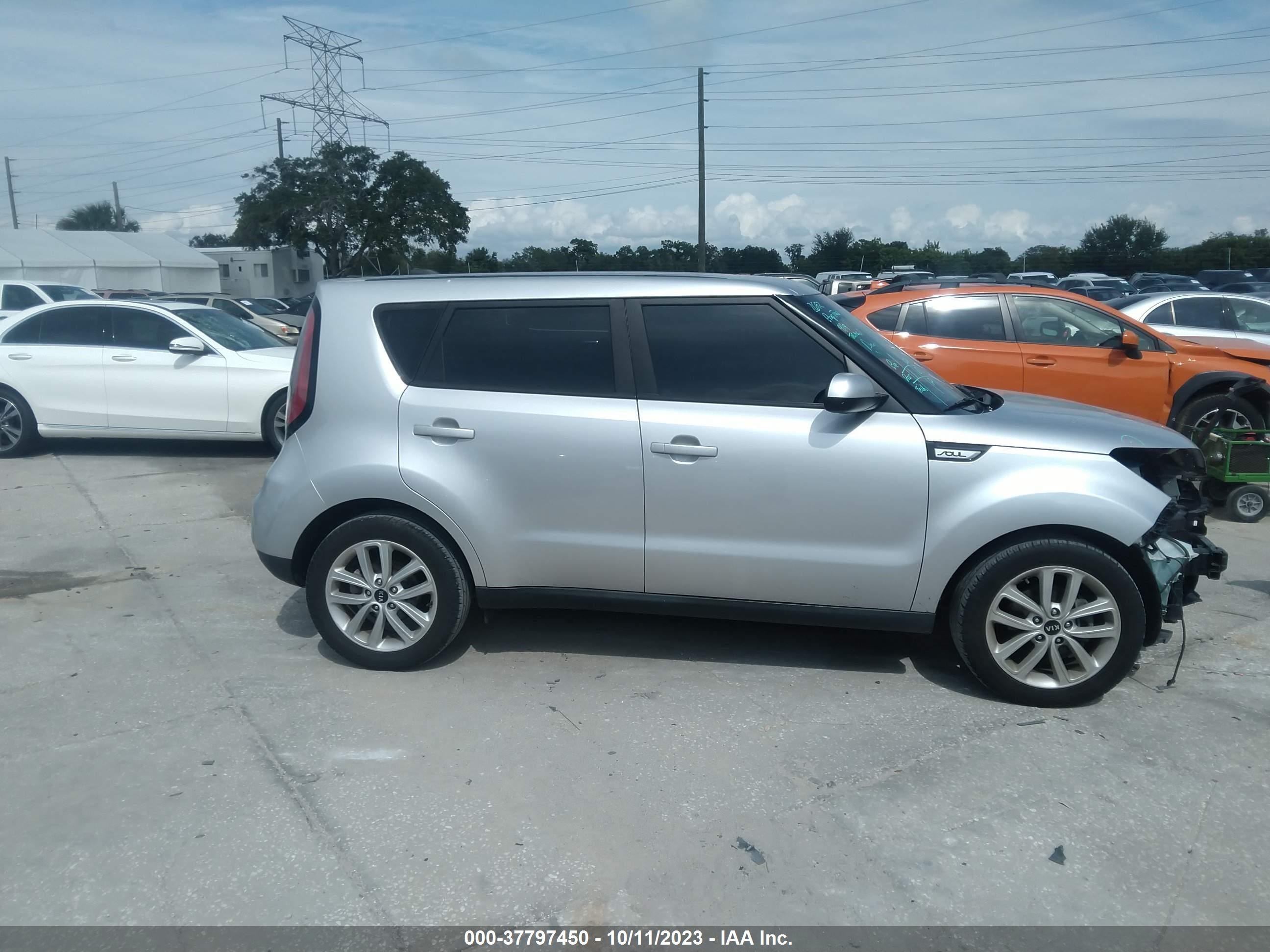 Photo 13 VIN: KNDJP3A54J7598257 - KIA SOUL 