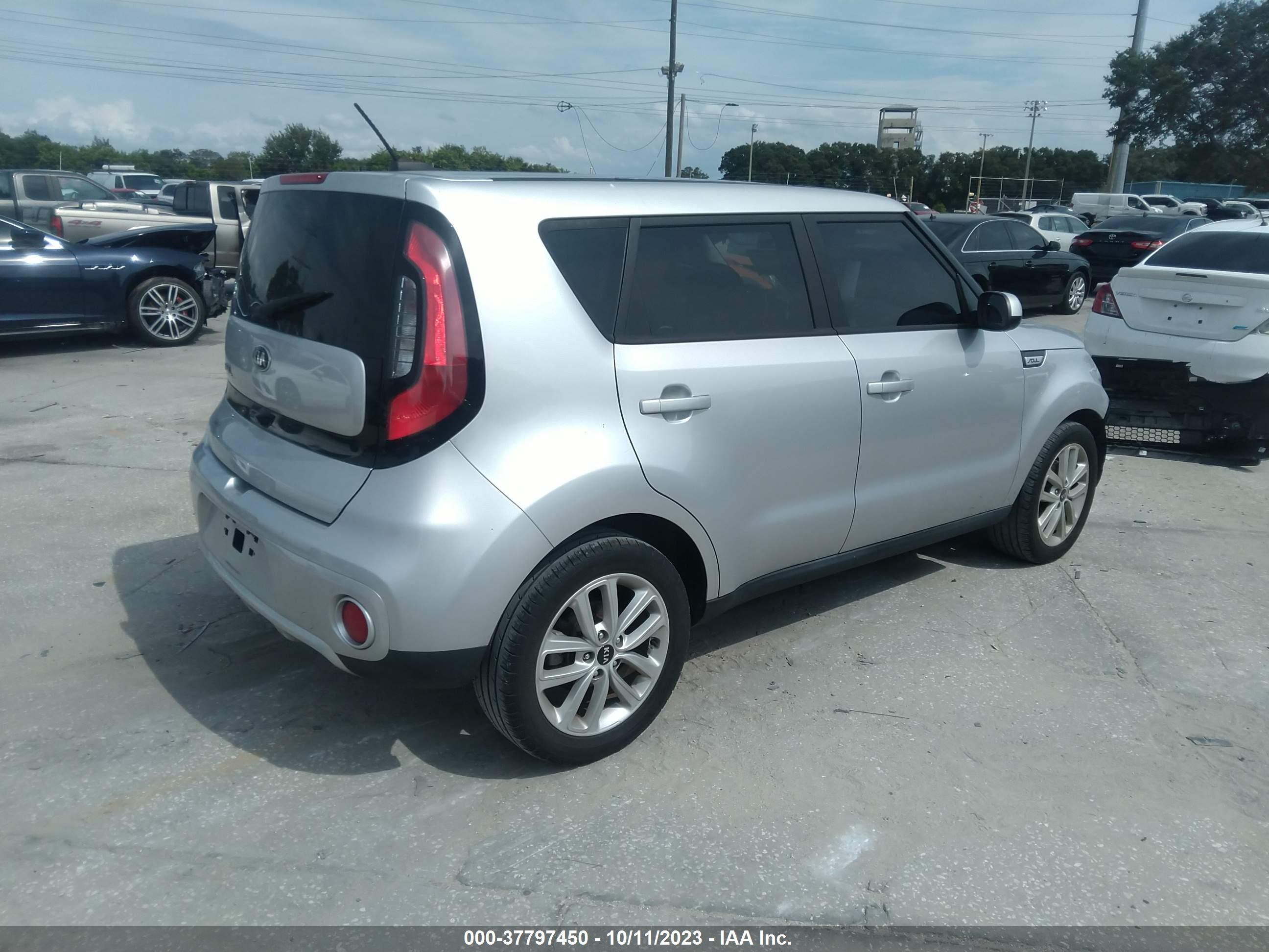 Photo 3 VIN: KNDJP3A54J7598257 - KIA SOUL 