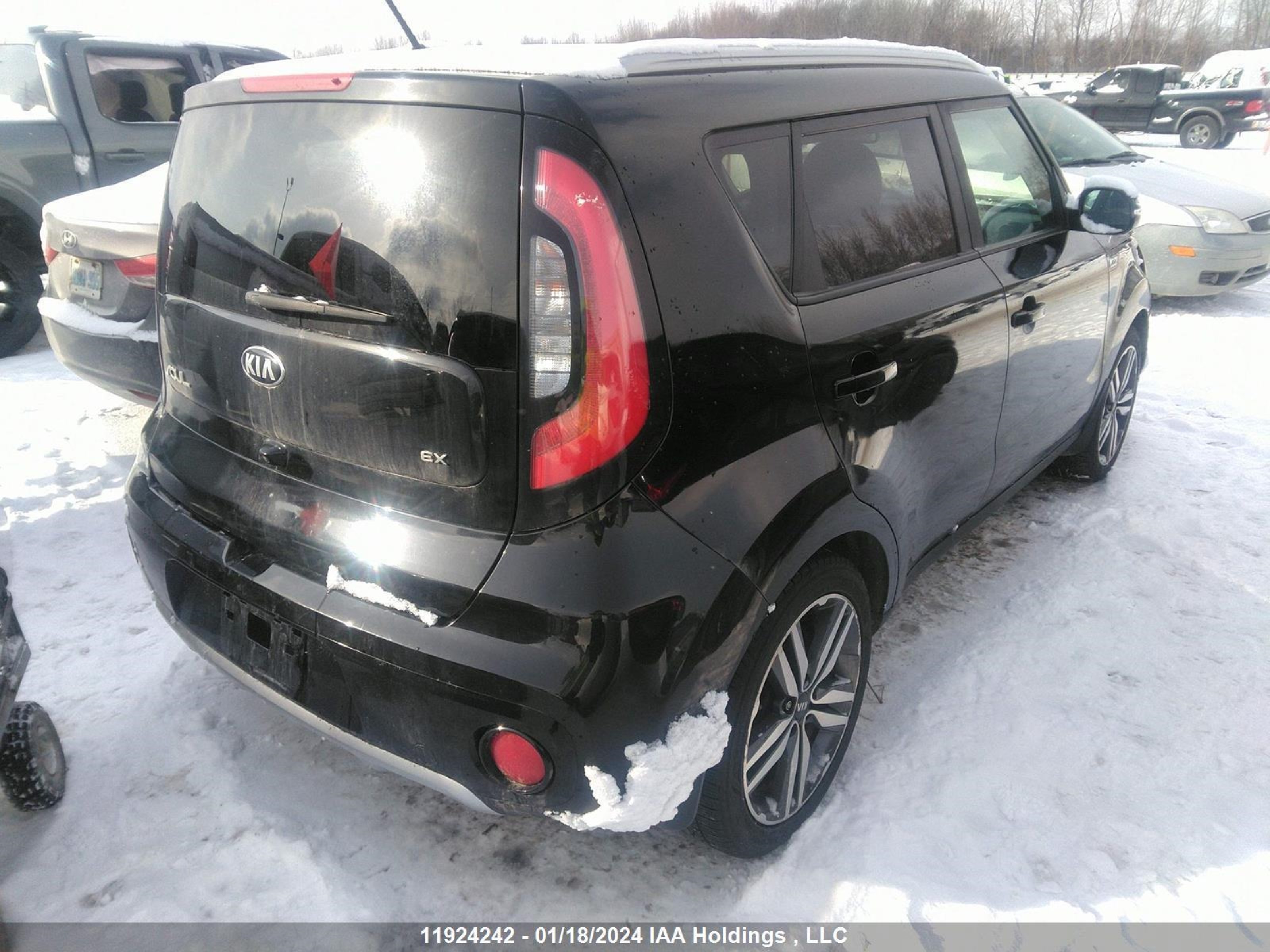 Photo 3 VIN: KNDJP3A54J7605885 - KIA SOUL 