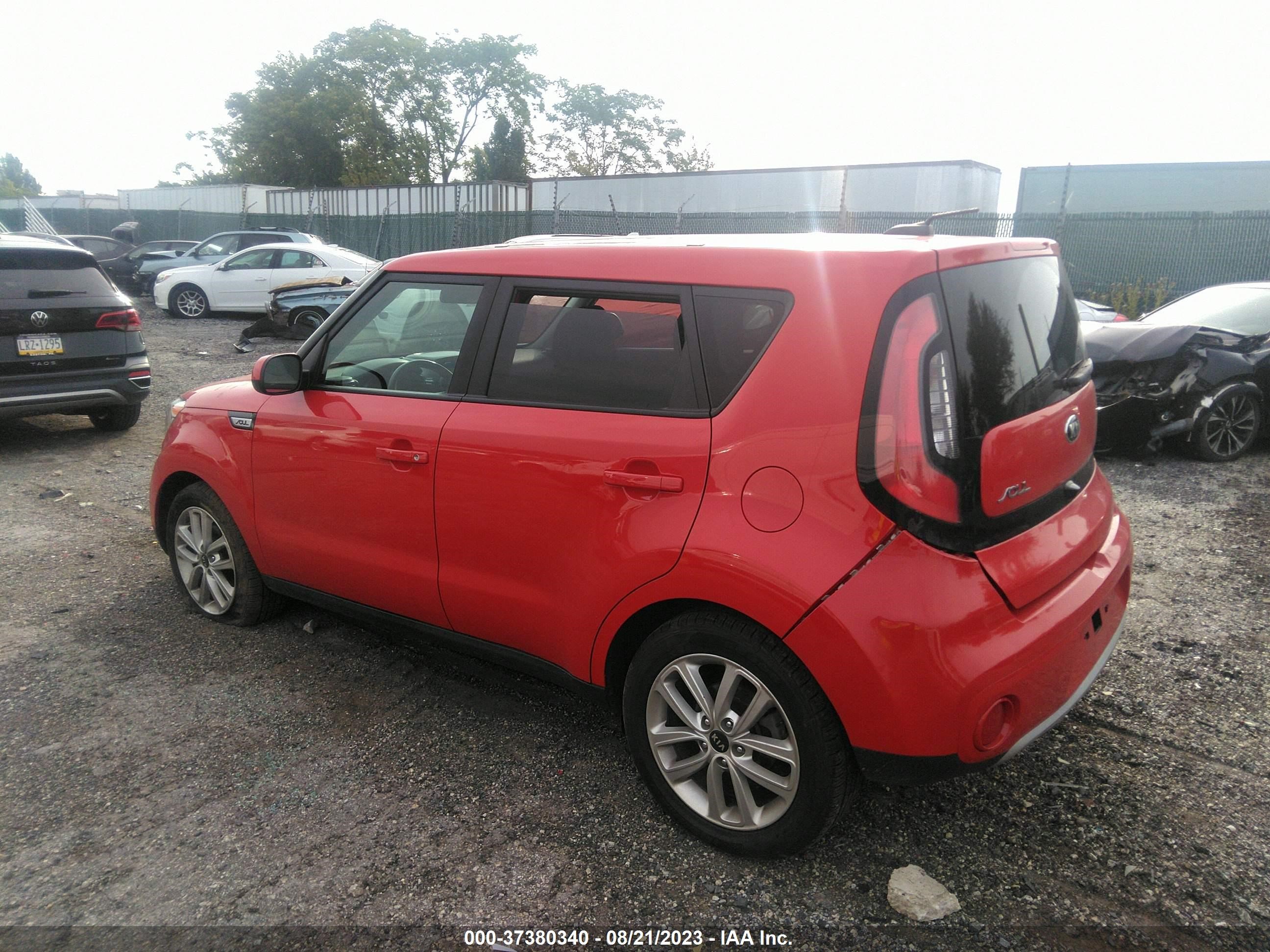 Photo 2 VIN: KNDJP3A55K7000713 - KIA SOUL 