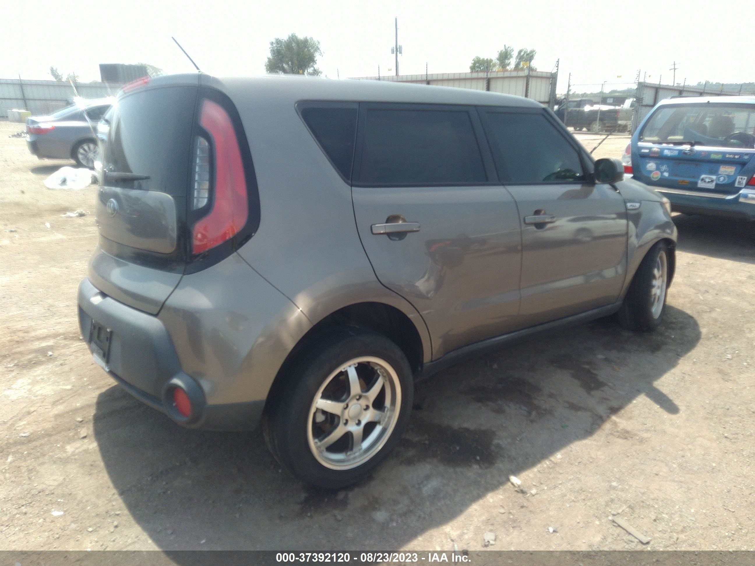 Photo 3 VIN: KNDJP3A56F7186073 - KIA SOUL 