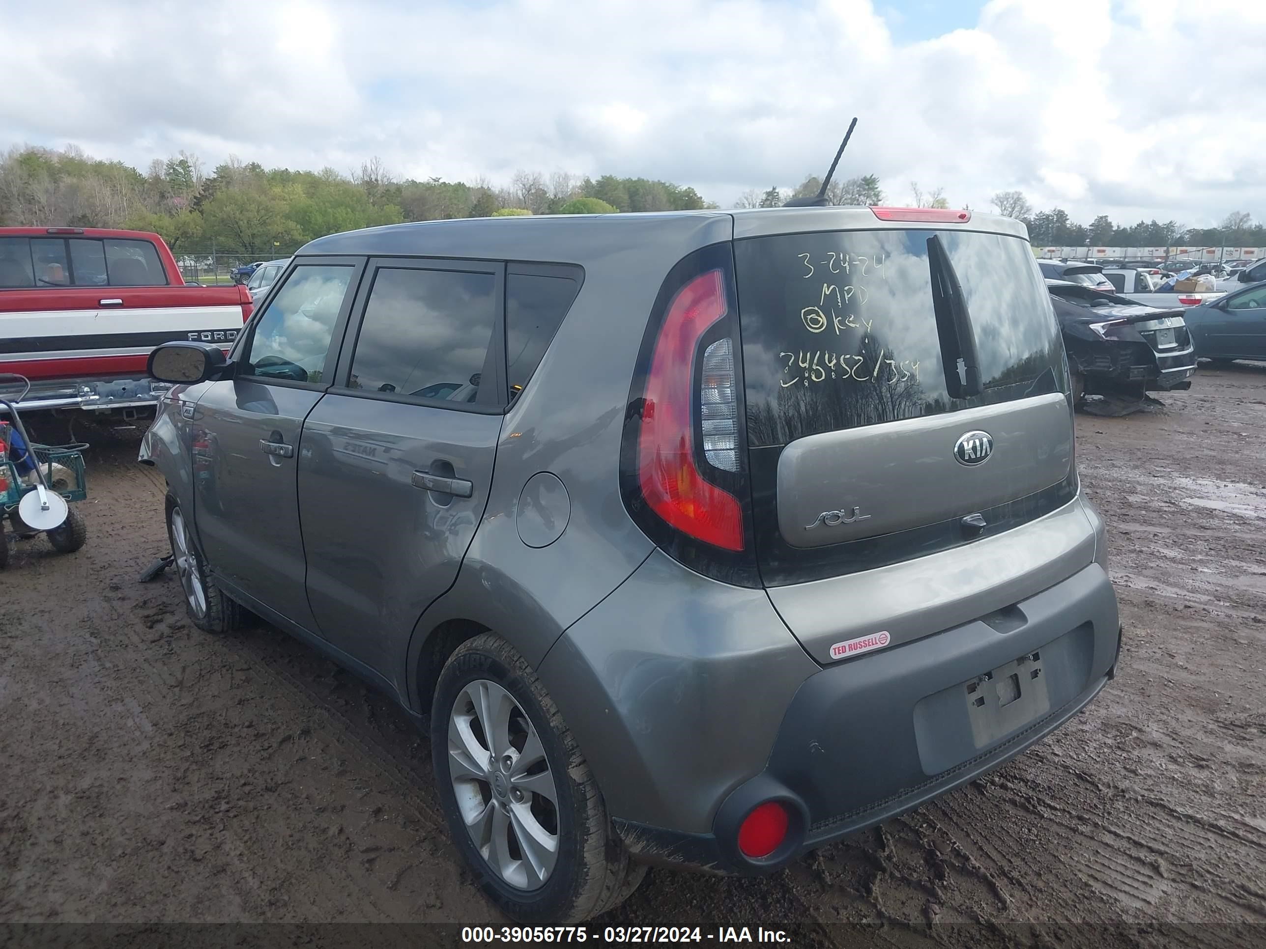 Photo 2 VIN: KNDJP3A56F7223011 - KIA SOUL 