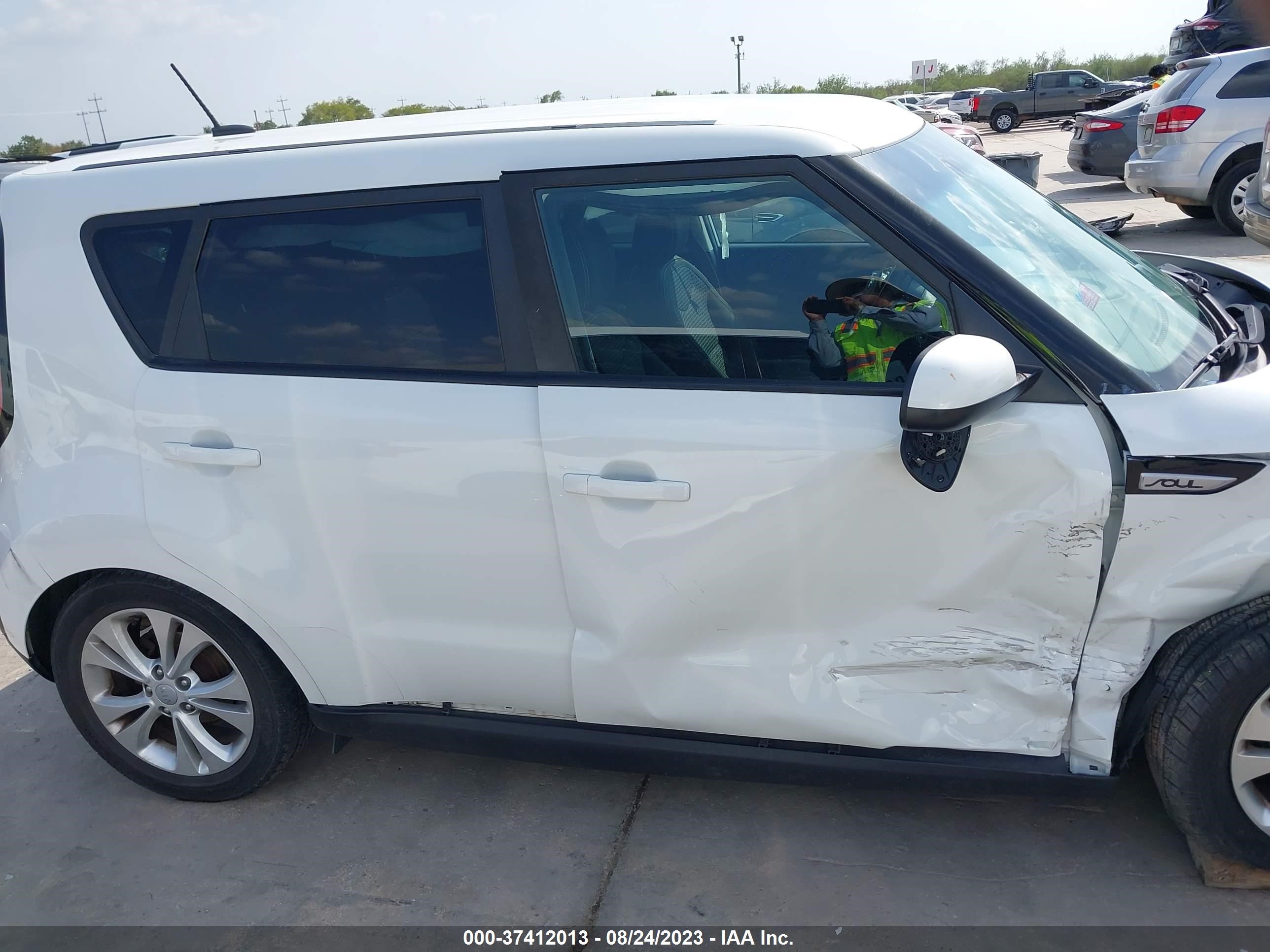 Photo 11 VIN: KNDJP3A56G7325894 - KIA SOUL 