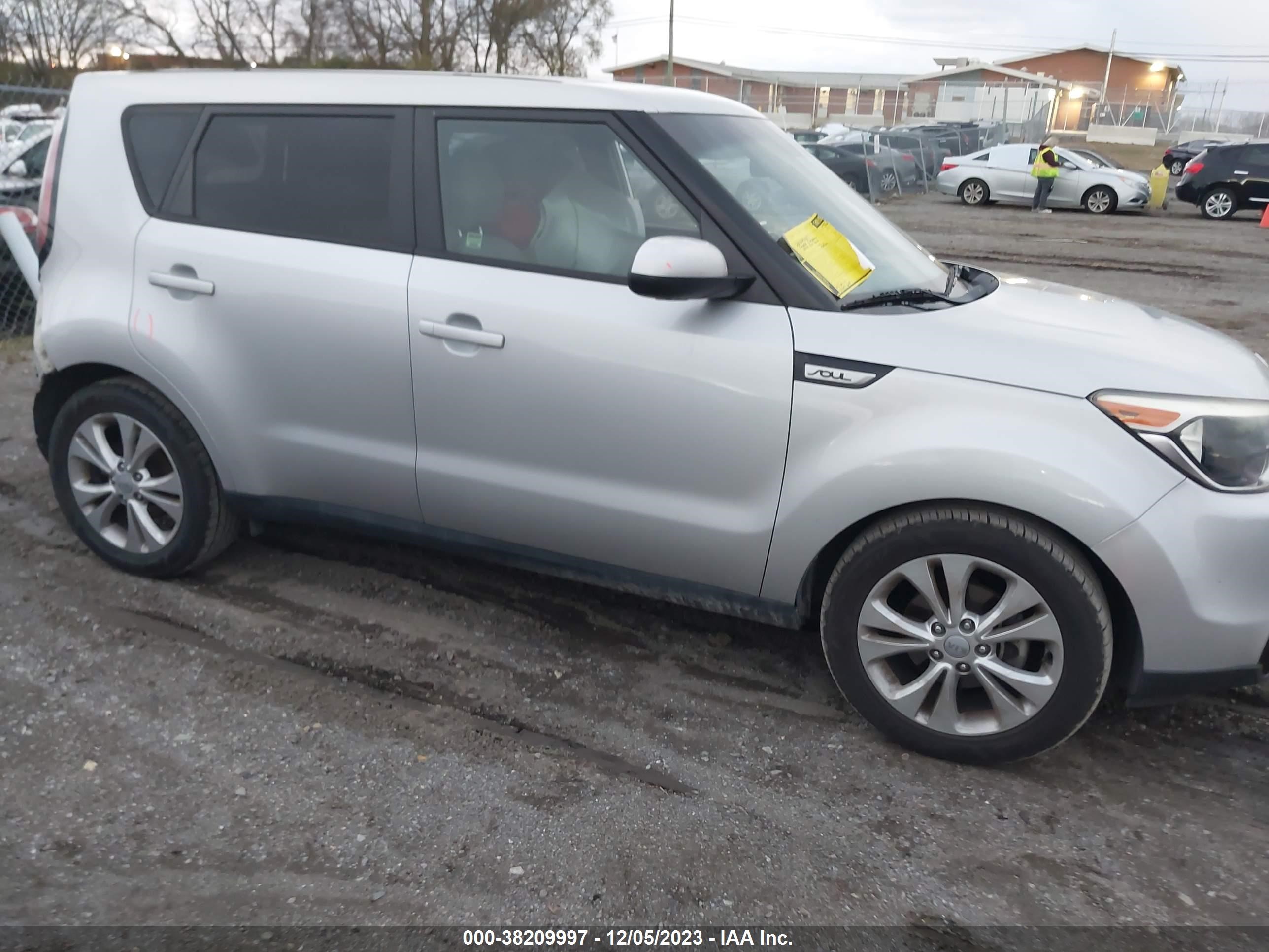 Photo 12 VIN: KNDJP3A56G7818457 - KIA SOUL 