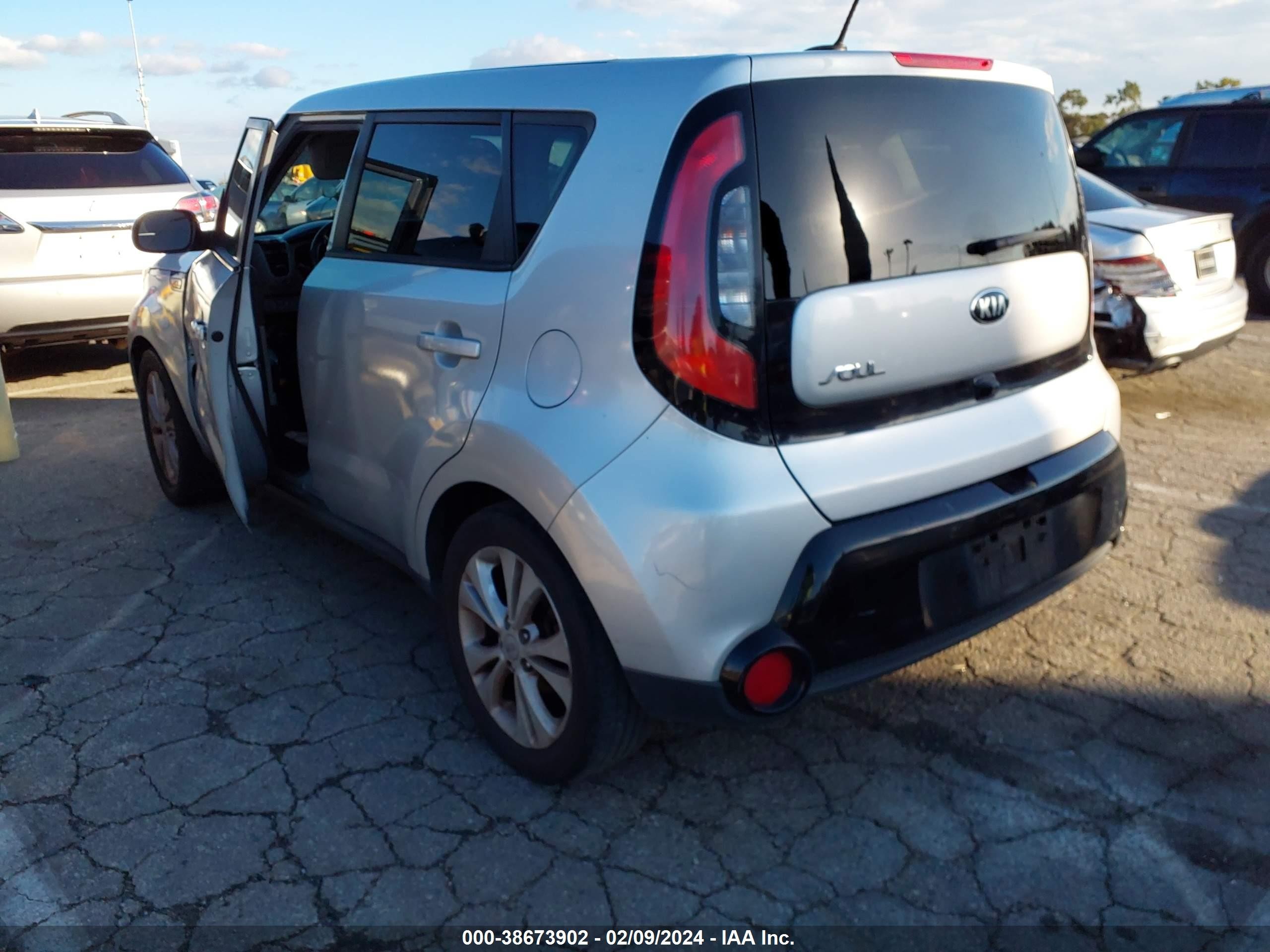 Photo 2 VIN: KNDJP3A56G7860451 - KIA SOUL 