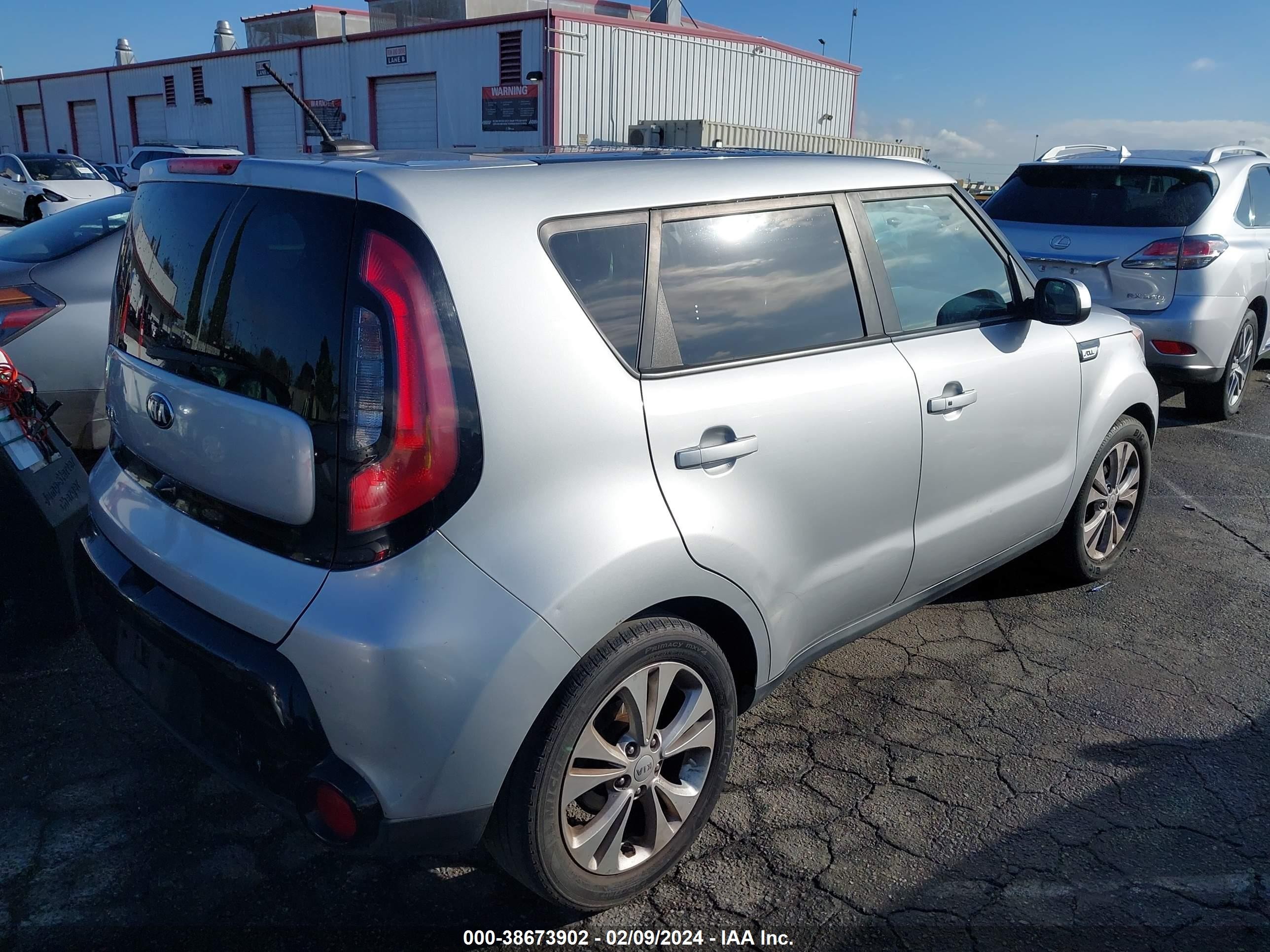 Photo 3 VIN: KNDJP3A56G7860451 - KIA SOUL 