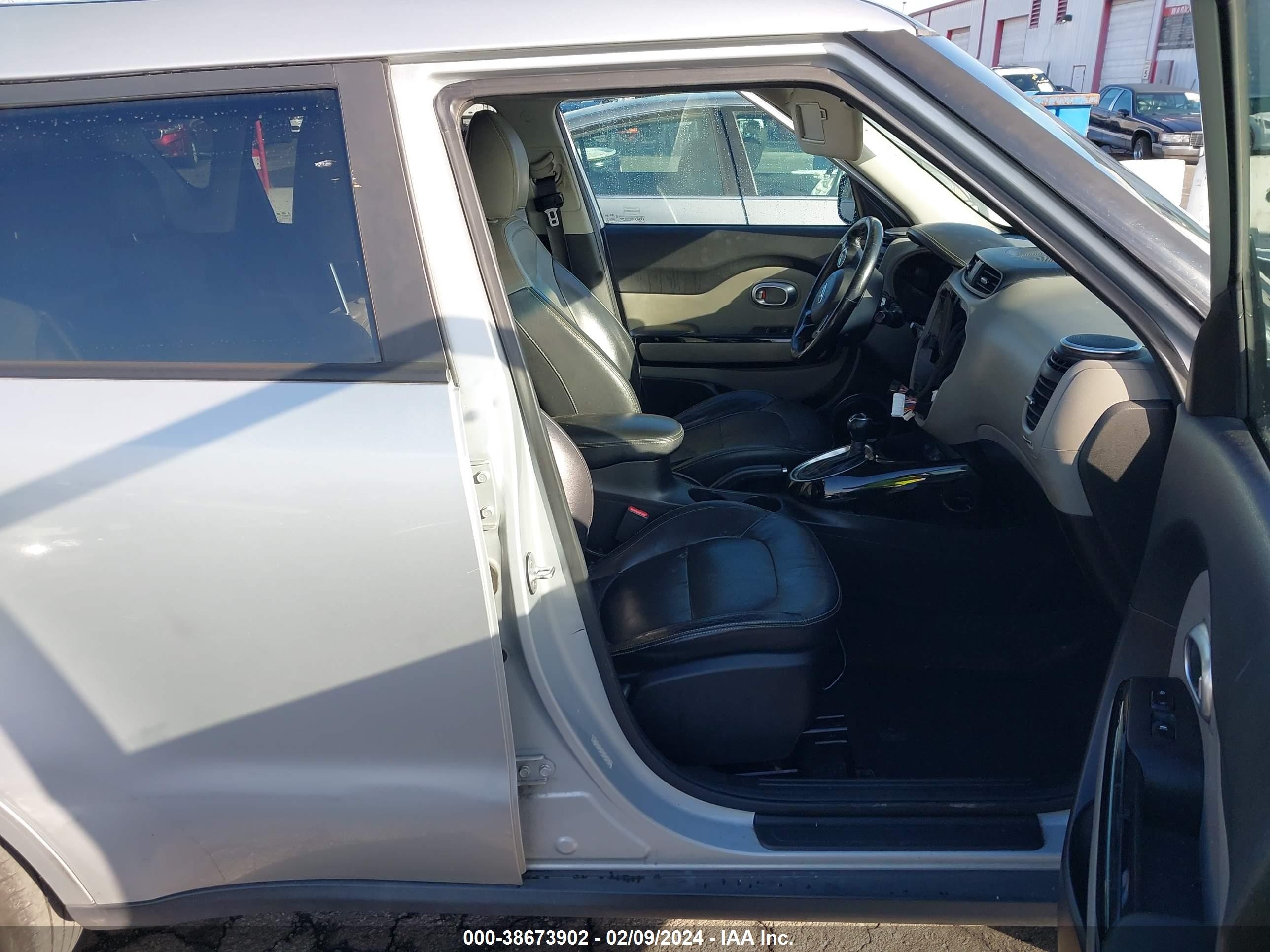 Photo 4 VIN: KNDJP3A56G7860451 - KIA SOUL 