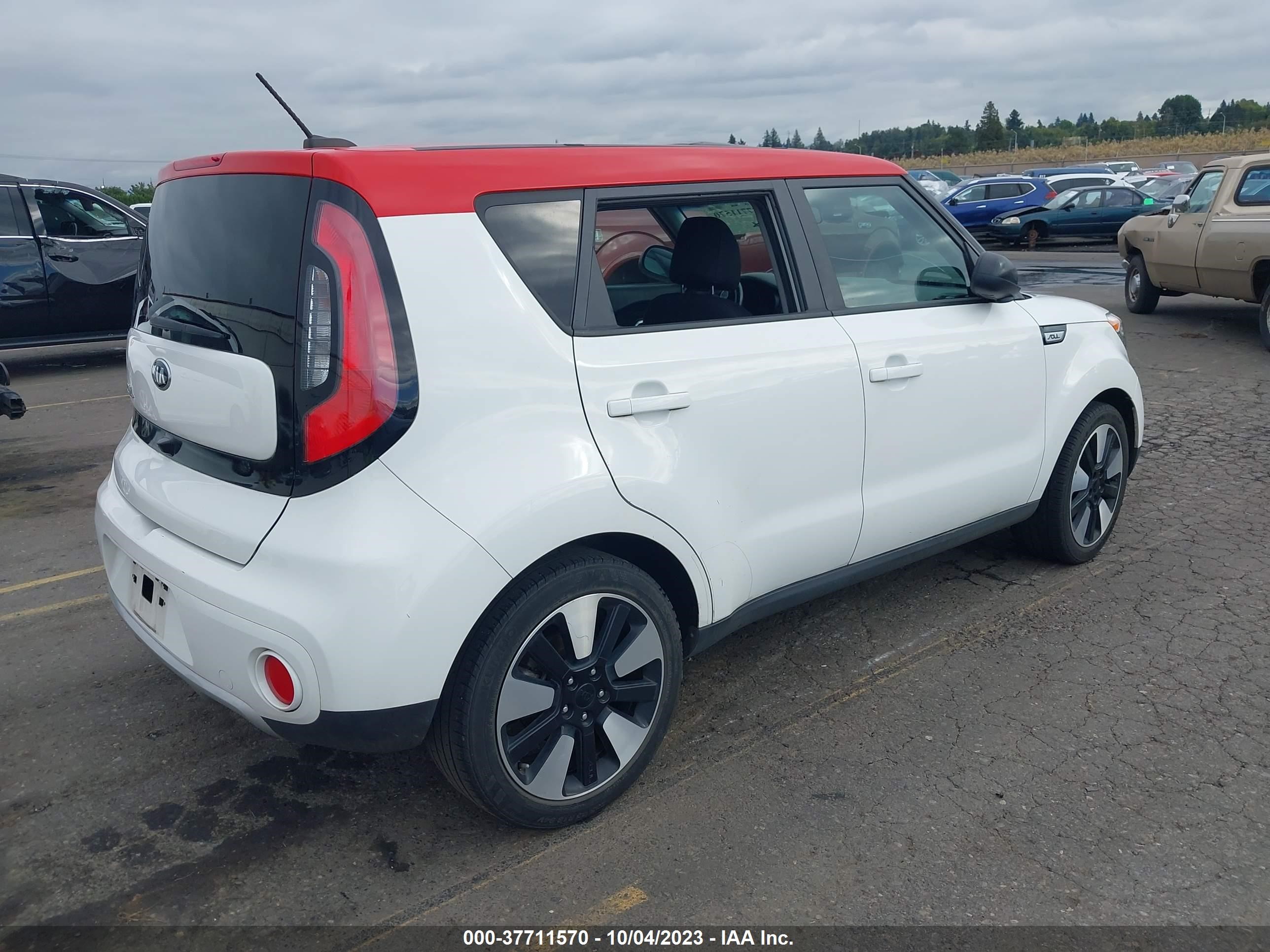 Photo 3 VIN: KNDJP3A56H7440299 - KIA SOUL 