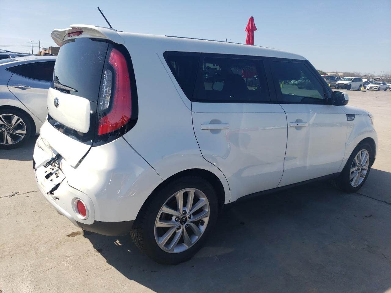 Photo 2 VIN: KNDJP3A56H7440738 - KIA SOUL 