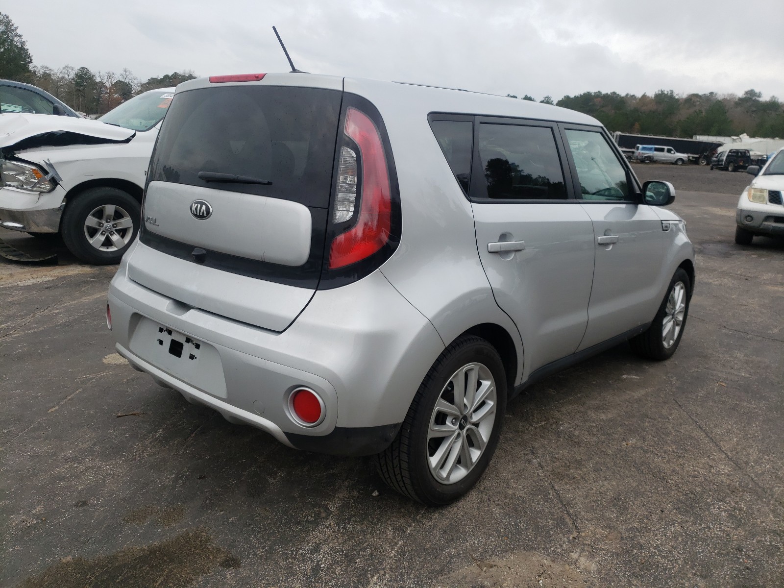 Photo 3 VIN: KNDJP3A56J7563607 - KIA SOUL + 