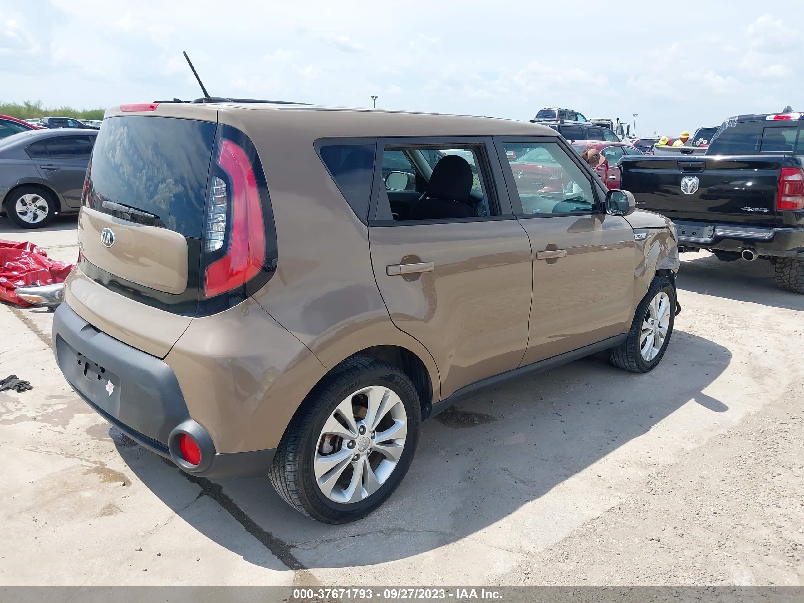 Photo 3 VIN: KNDJP3A57F7125010 - KIA SOUL 