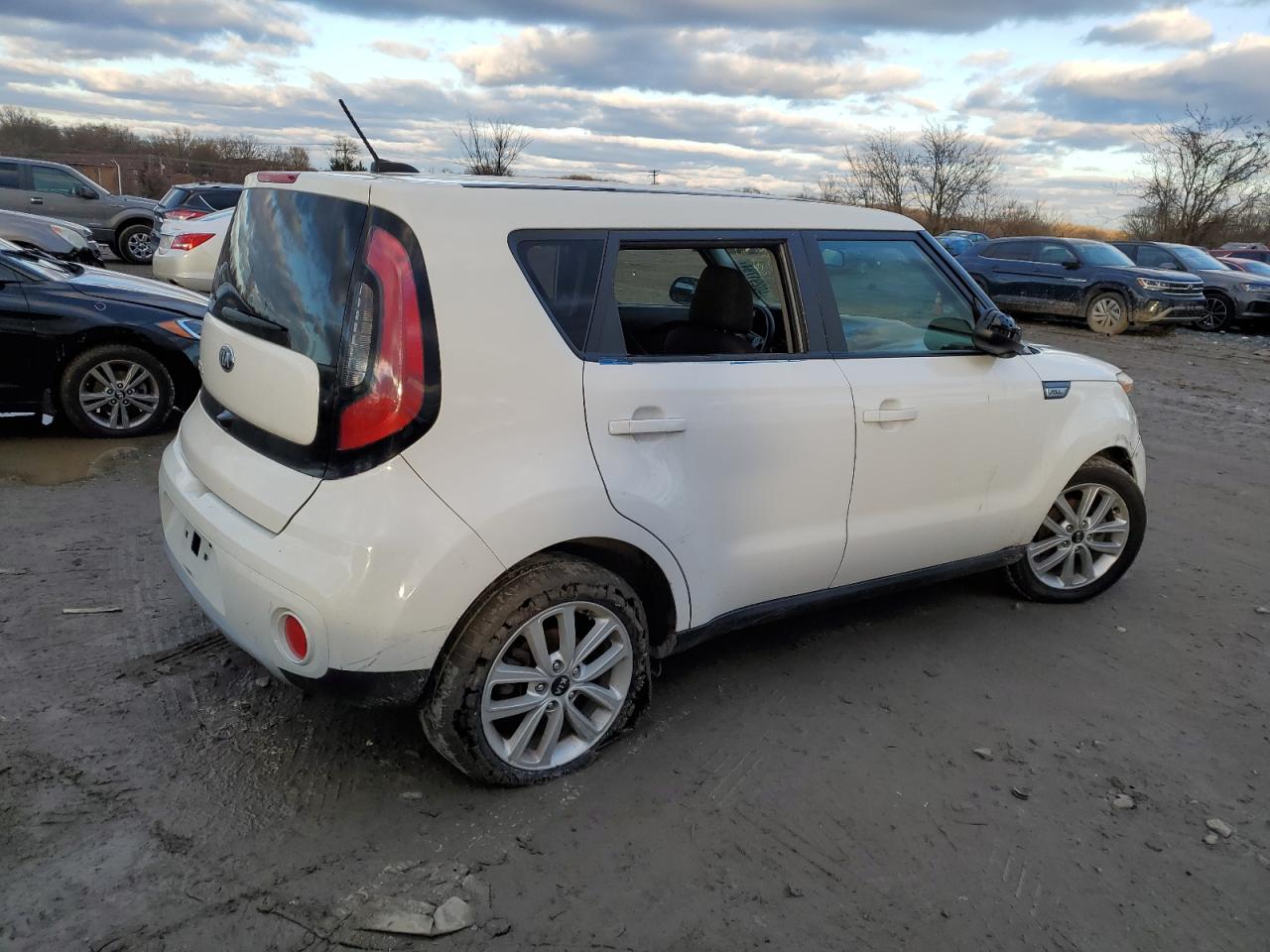 Photo 2 VIN: KNDJP3A58K7677836 - KIA SOUL 