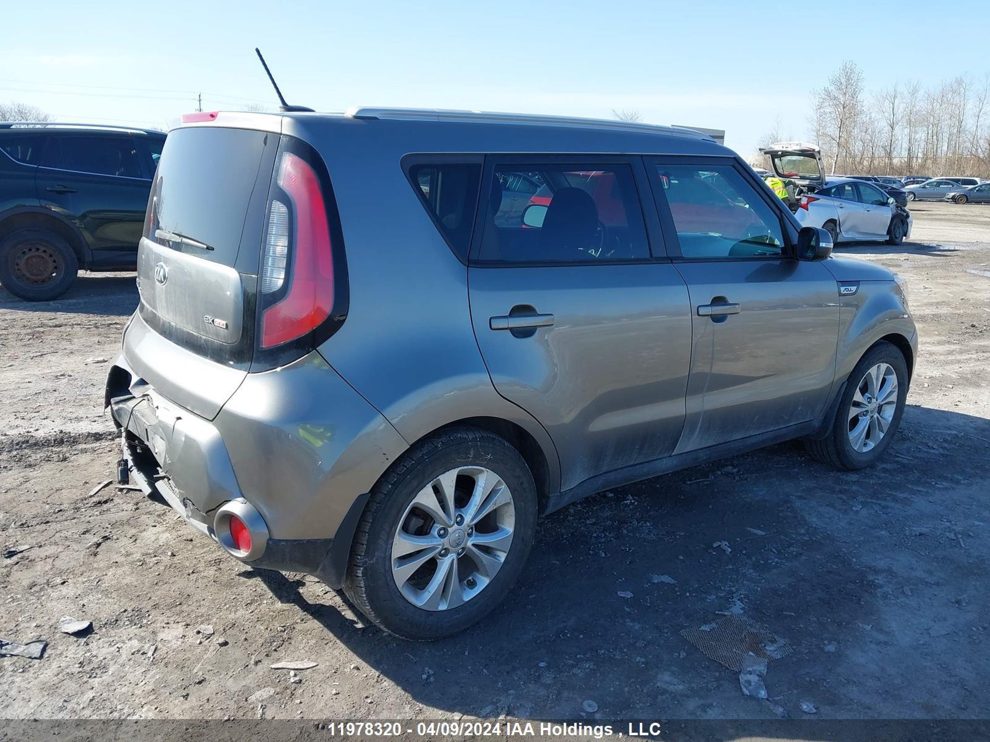 Photo 3 VIN: KNDJP3A59F7173396 - KIA SOUL 