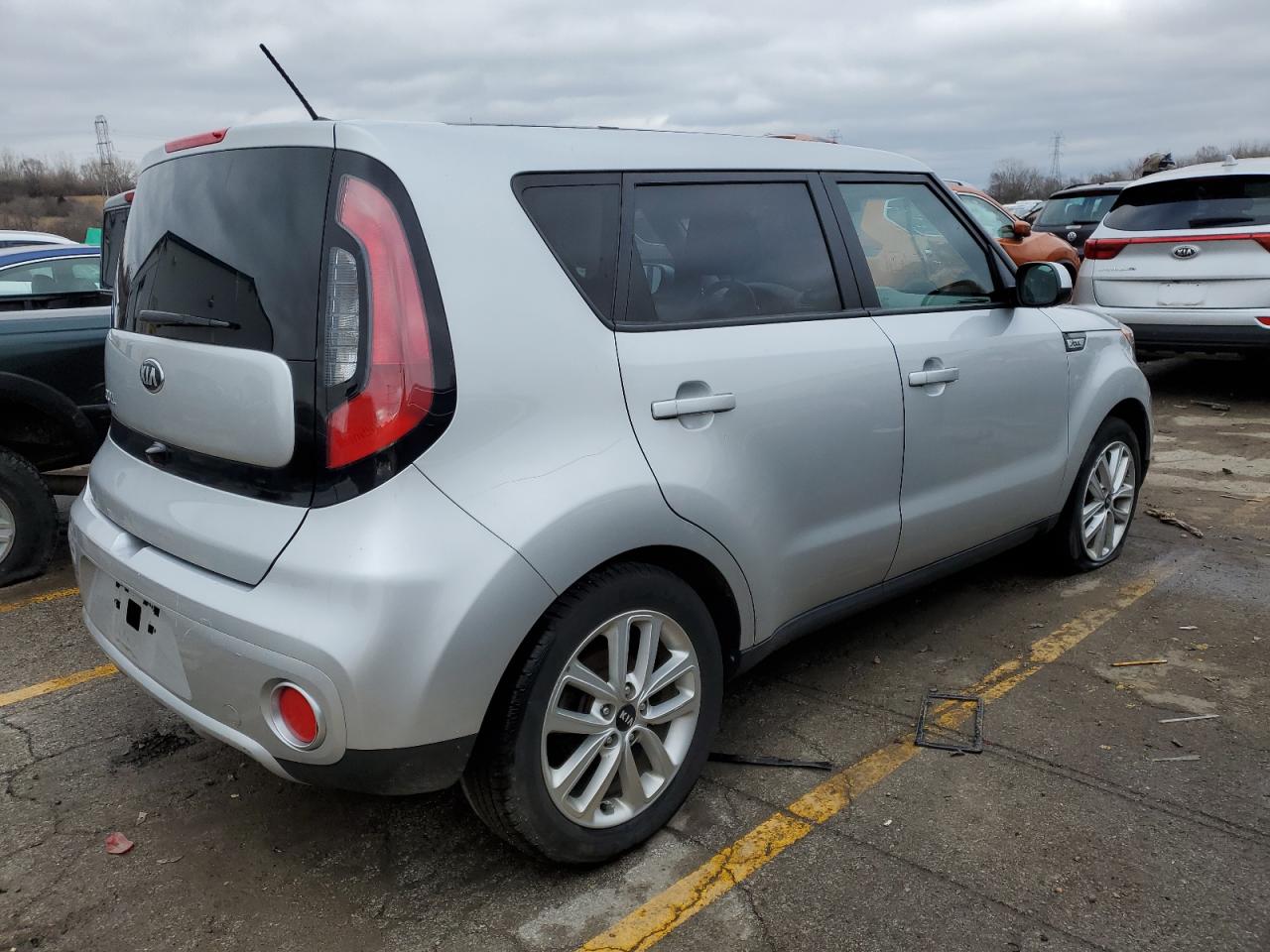 Photo 2 VIN: KNDJP3A59H7413694 - KIA SOUL 