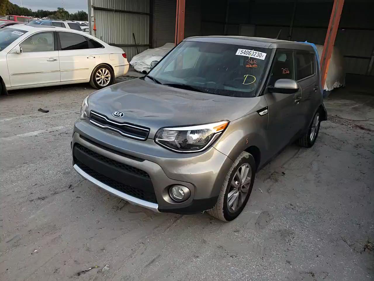 Photo 10 VIN: KNDJP3A59J7511632 - KIA SOUL + 