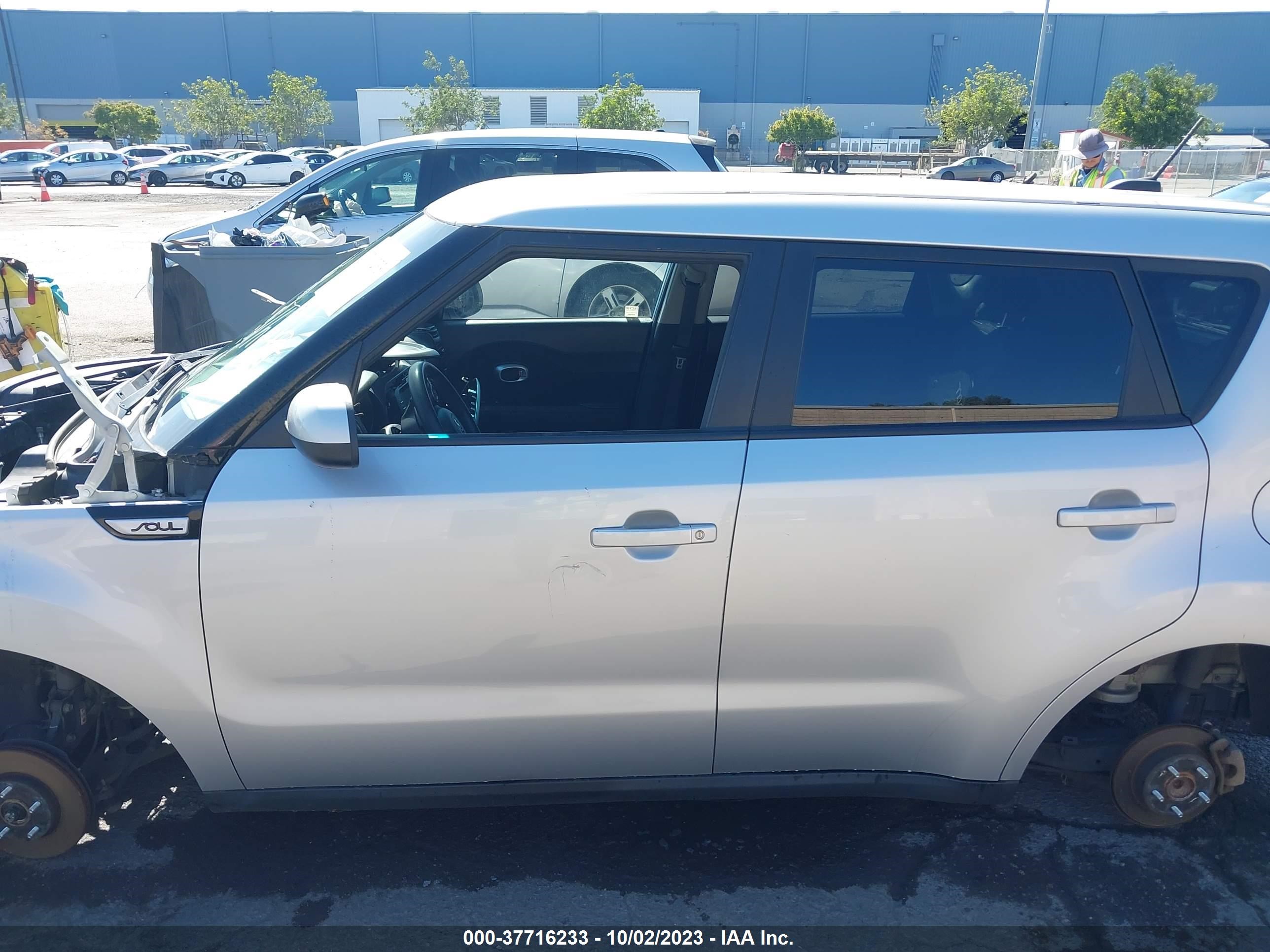 Photo 12 VIN: KNDJP3A59J7529550 - KIA SOUL 